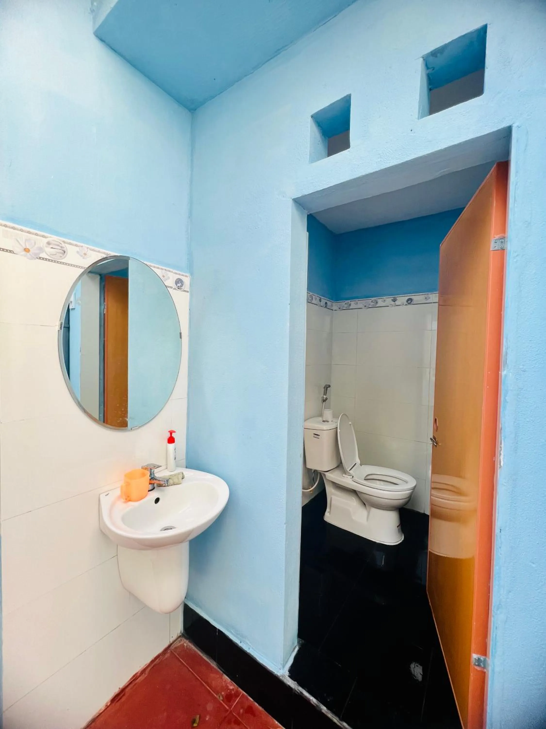 Toilet in Vietnam Phuot Real Home