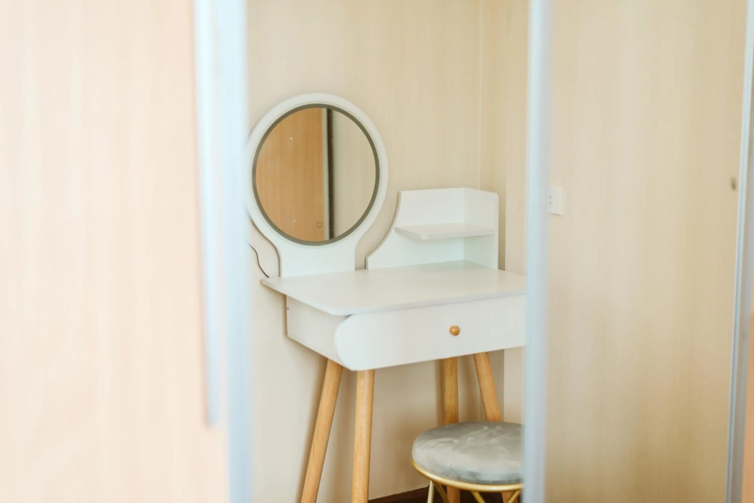 hair dresser in June Pool Villa