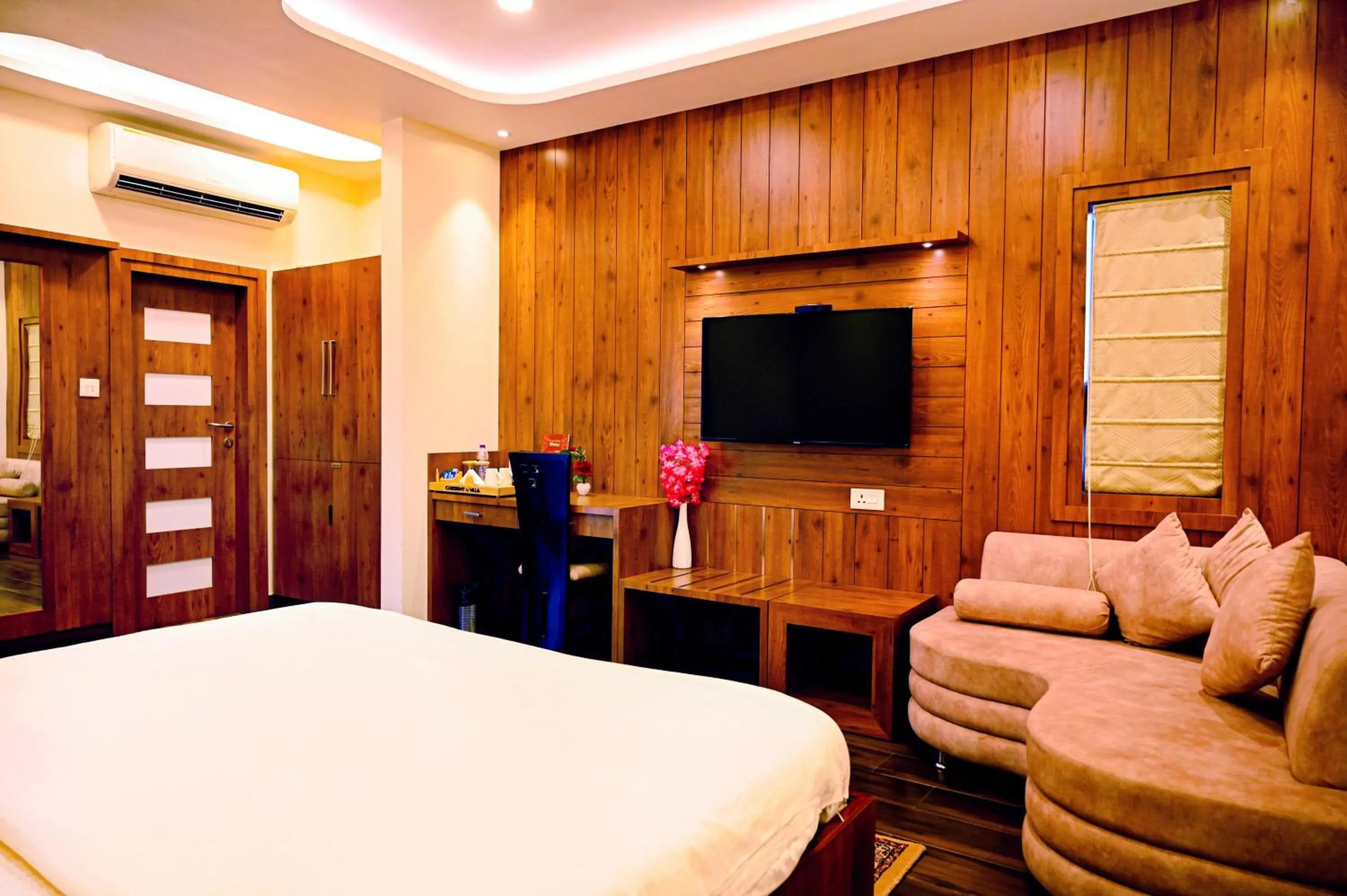 Bed in Hotel Cresent - Near Assi Ghat