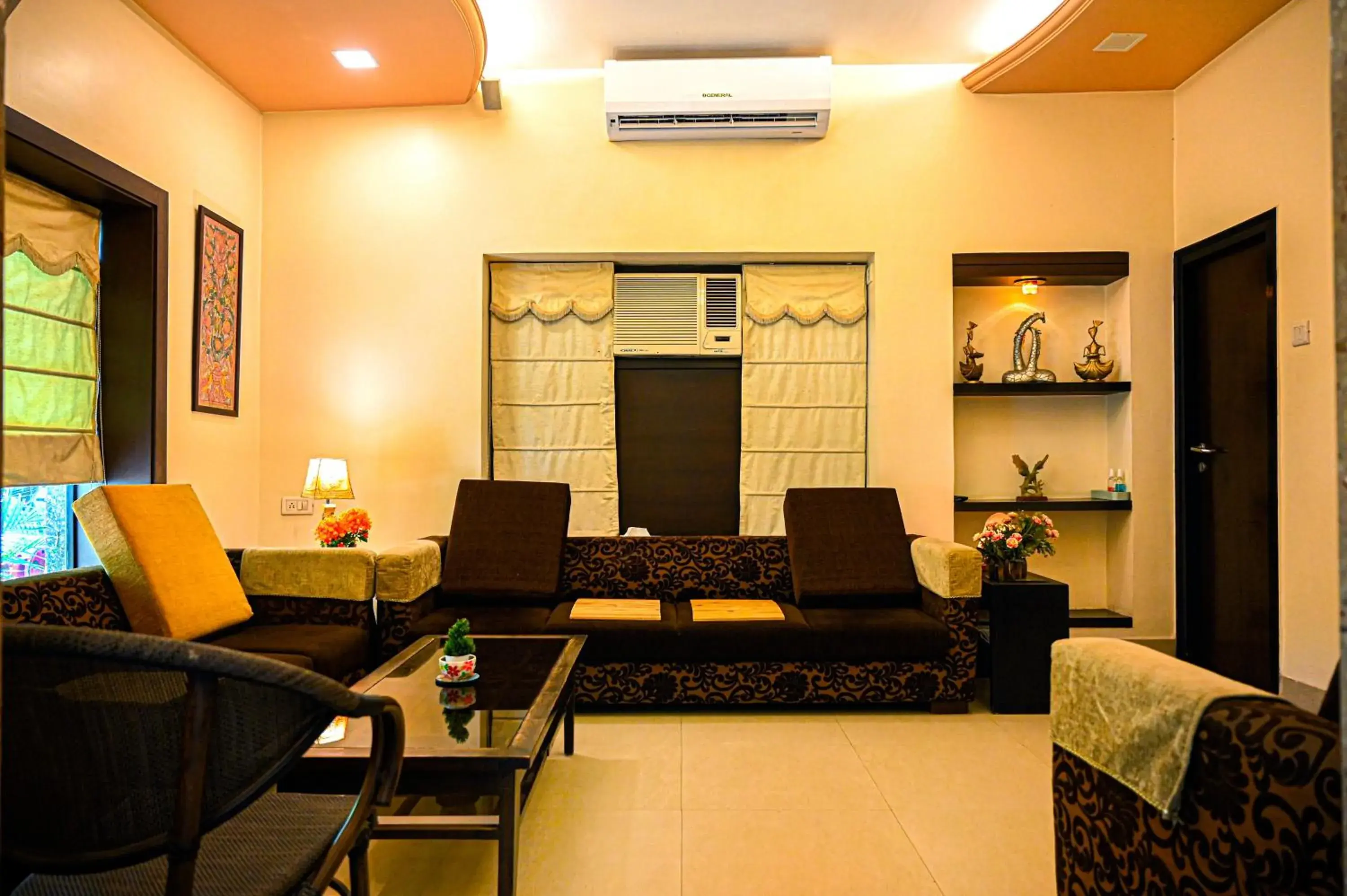 Living room in Hotel Cresent - Near Assi Ghat Living room in Hotel Cresent - Near Assi Ghat