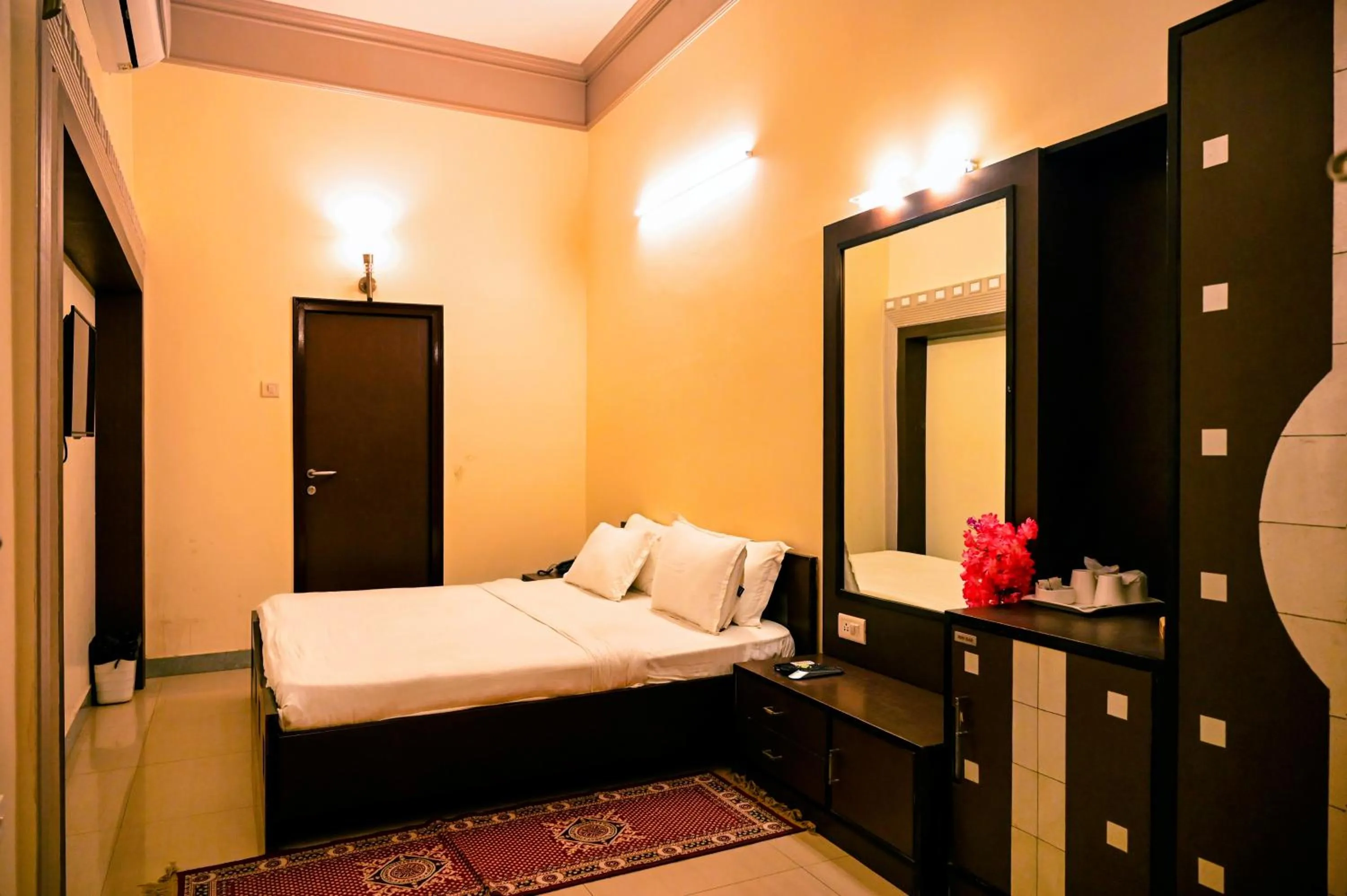 Bed in Hotel Cresent - Near Assi Ghat
