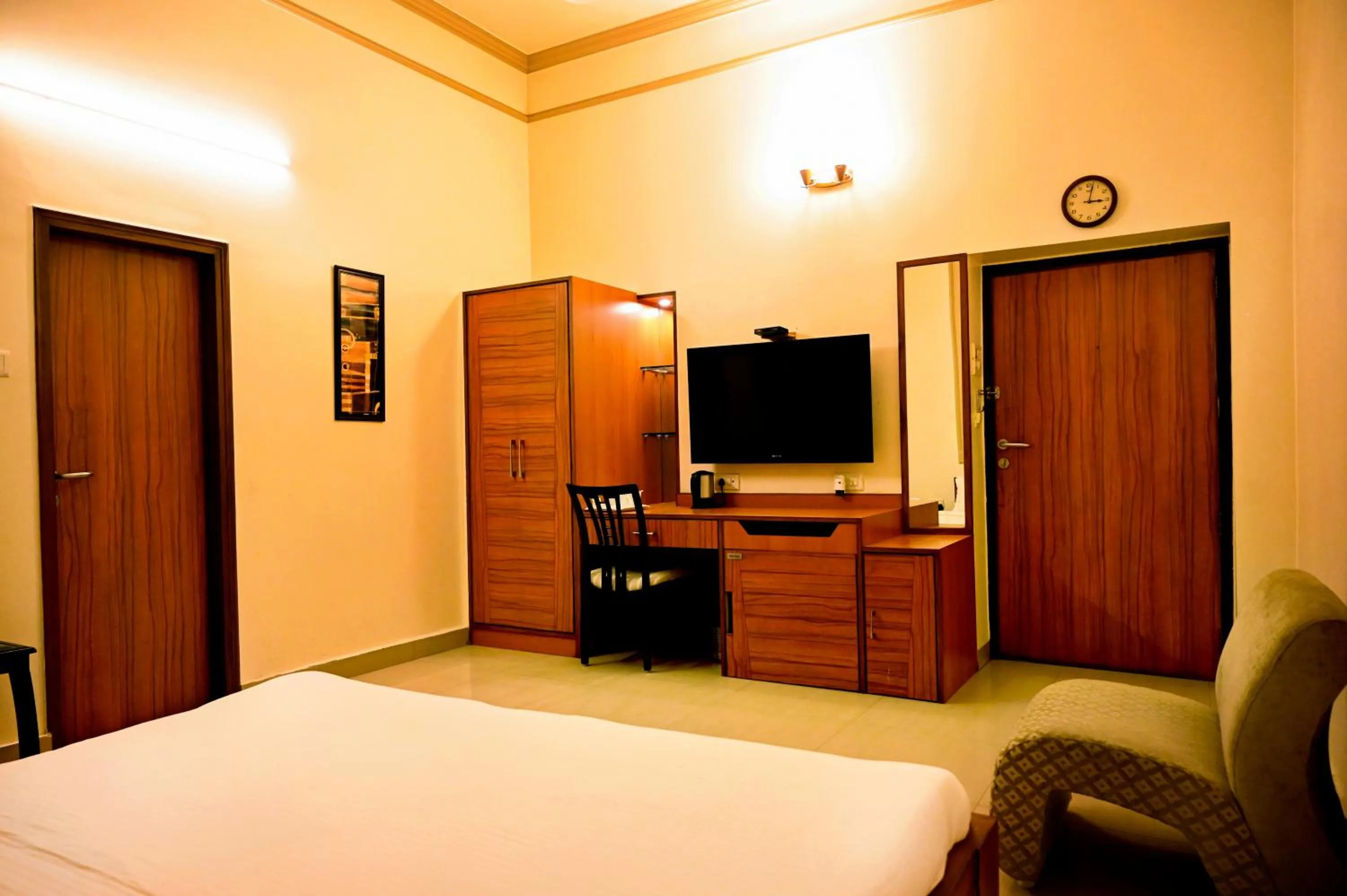 Evening entertainment, Bed in Hotel Cresent - Near Assi Ghat