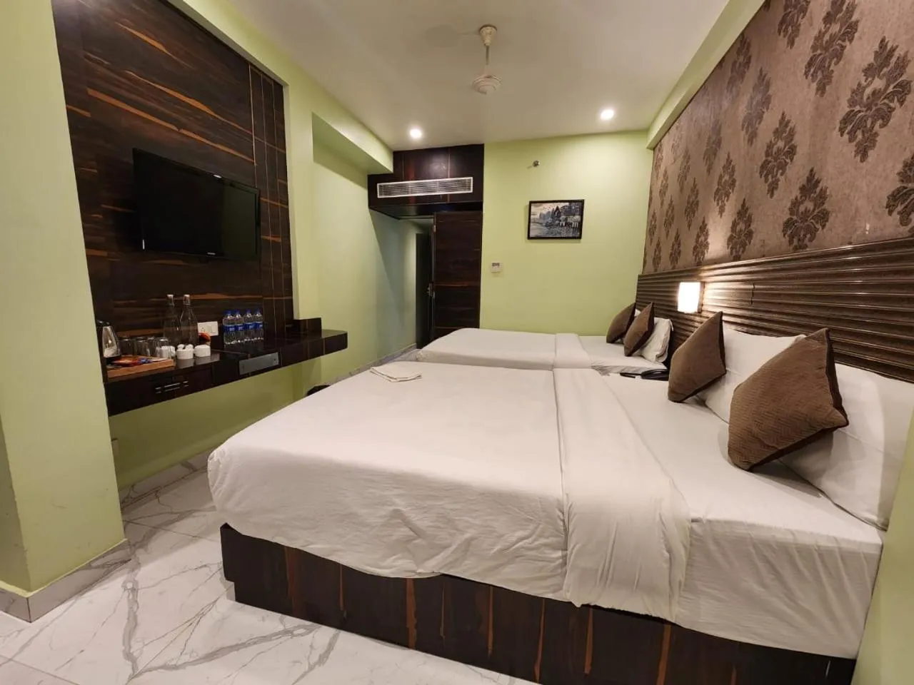 Bed in Hotel Cresent - Near Assi Ghat