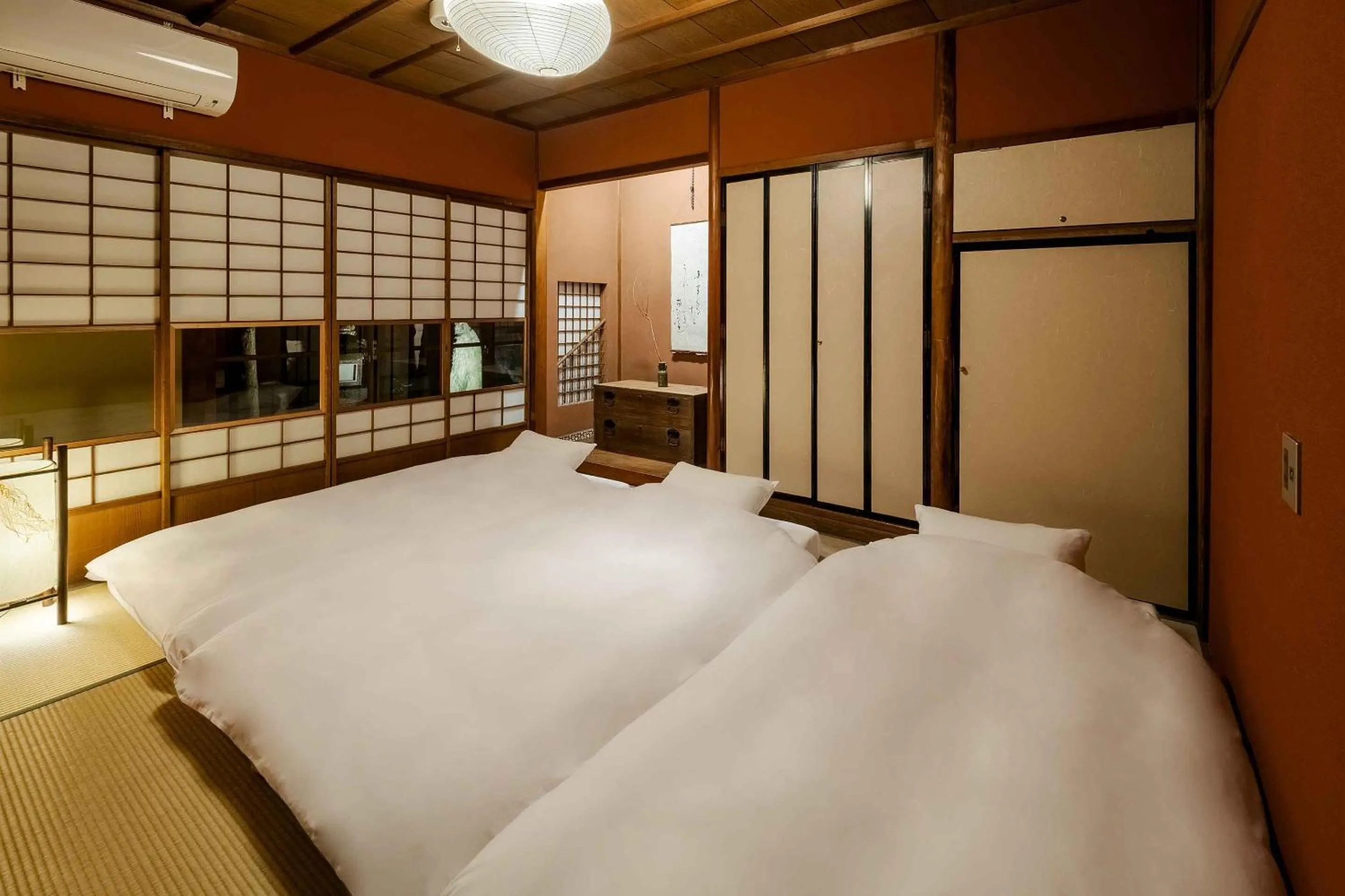 Bedroom, Bed in Hisago