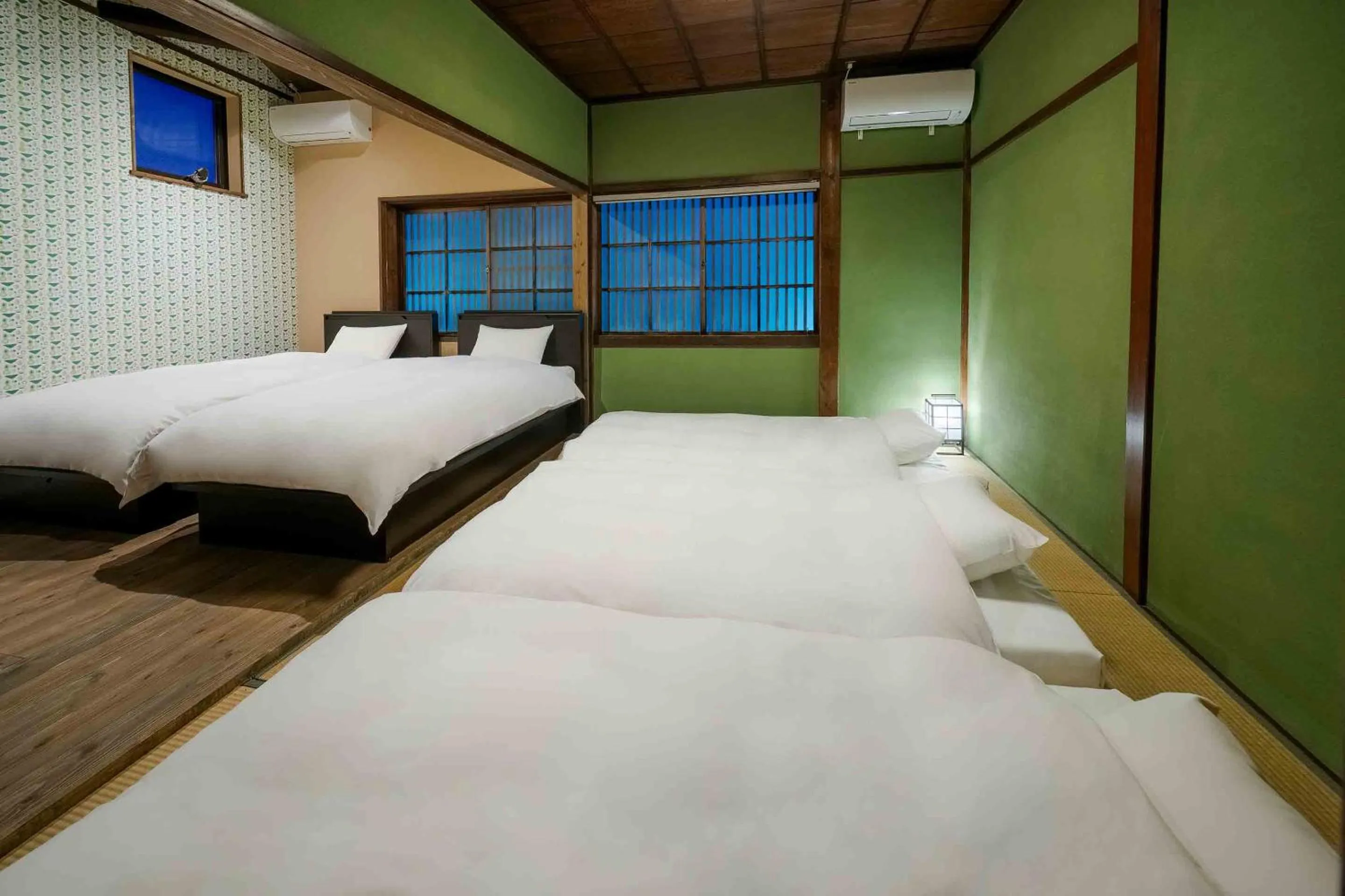 Bedroom, Bed in Hisago