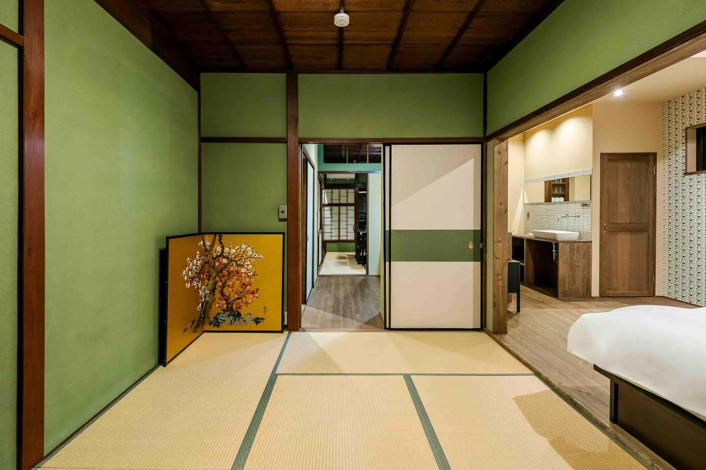 Bedroom, Bed in Hisago