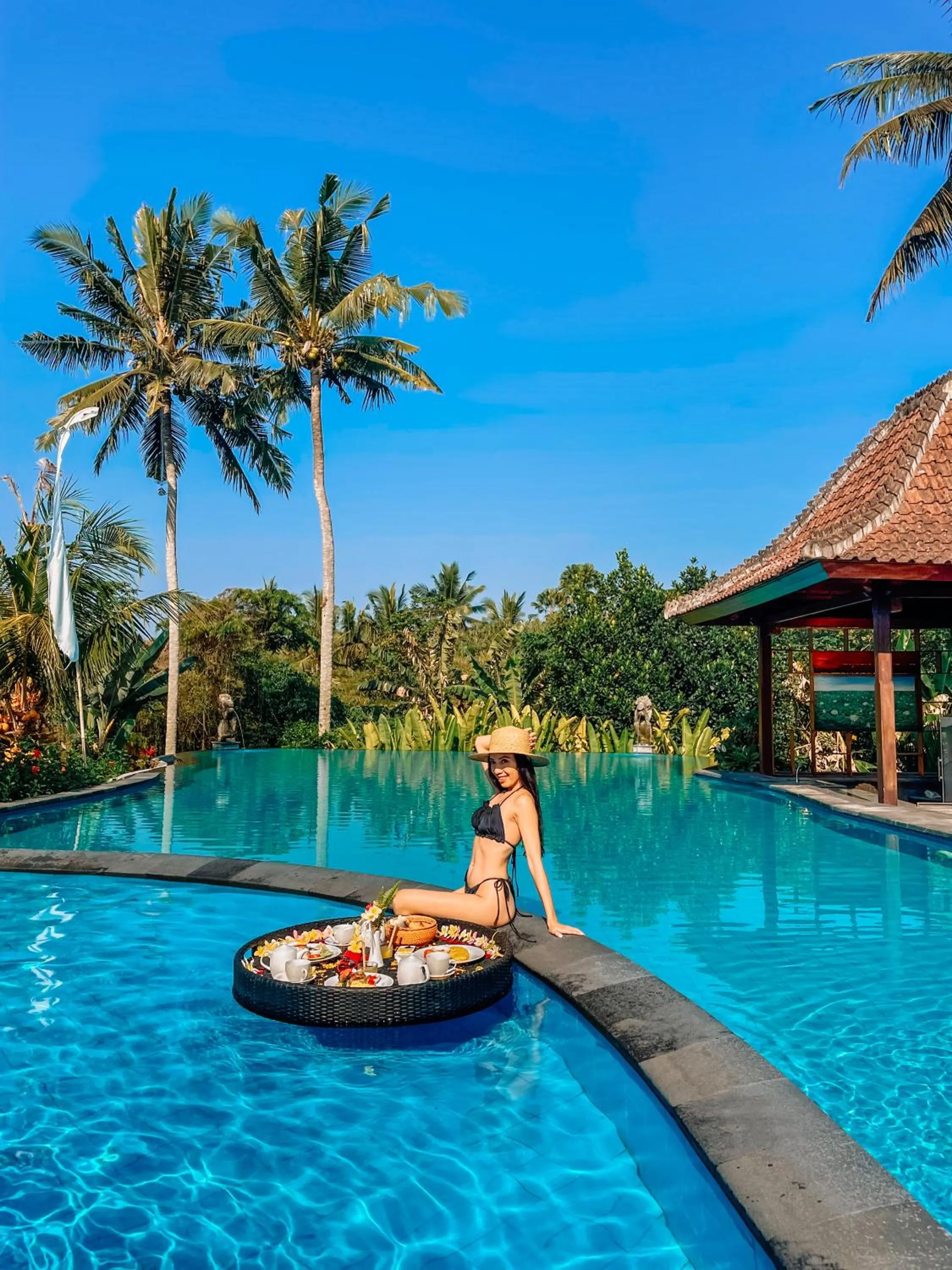 Swimming pool in Uma Dawa Resort and Spa