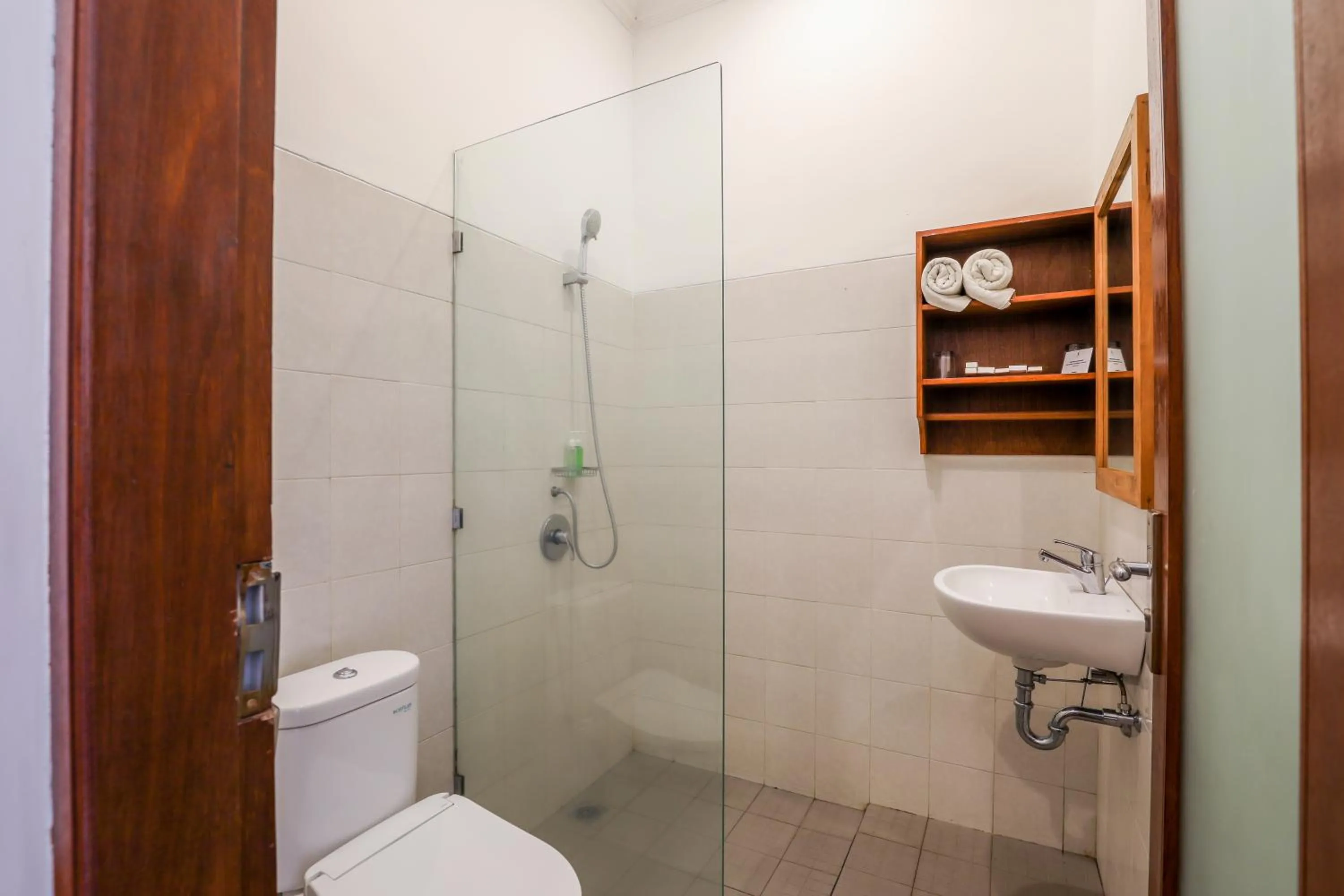 Shower in Uma Dawa Resort and Spa