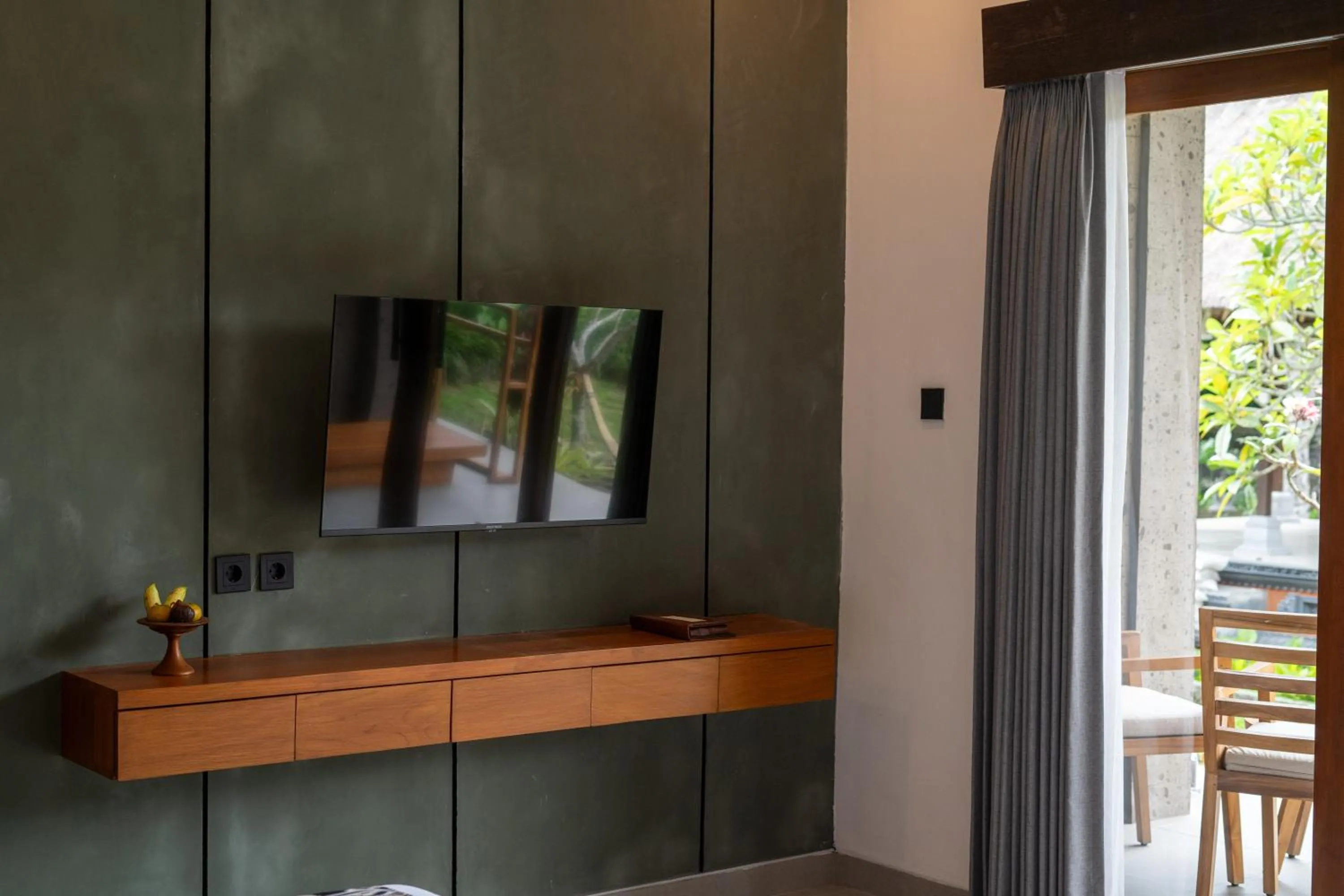 TV and multimedia in Uma Dawa Resort and Spa