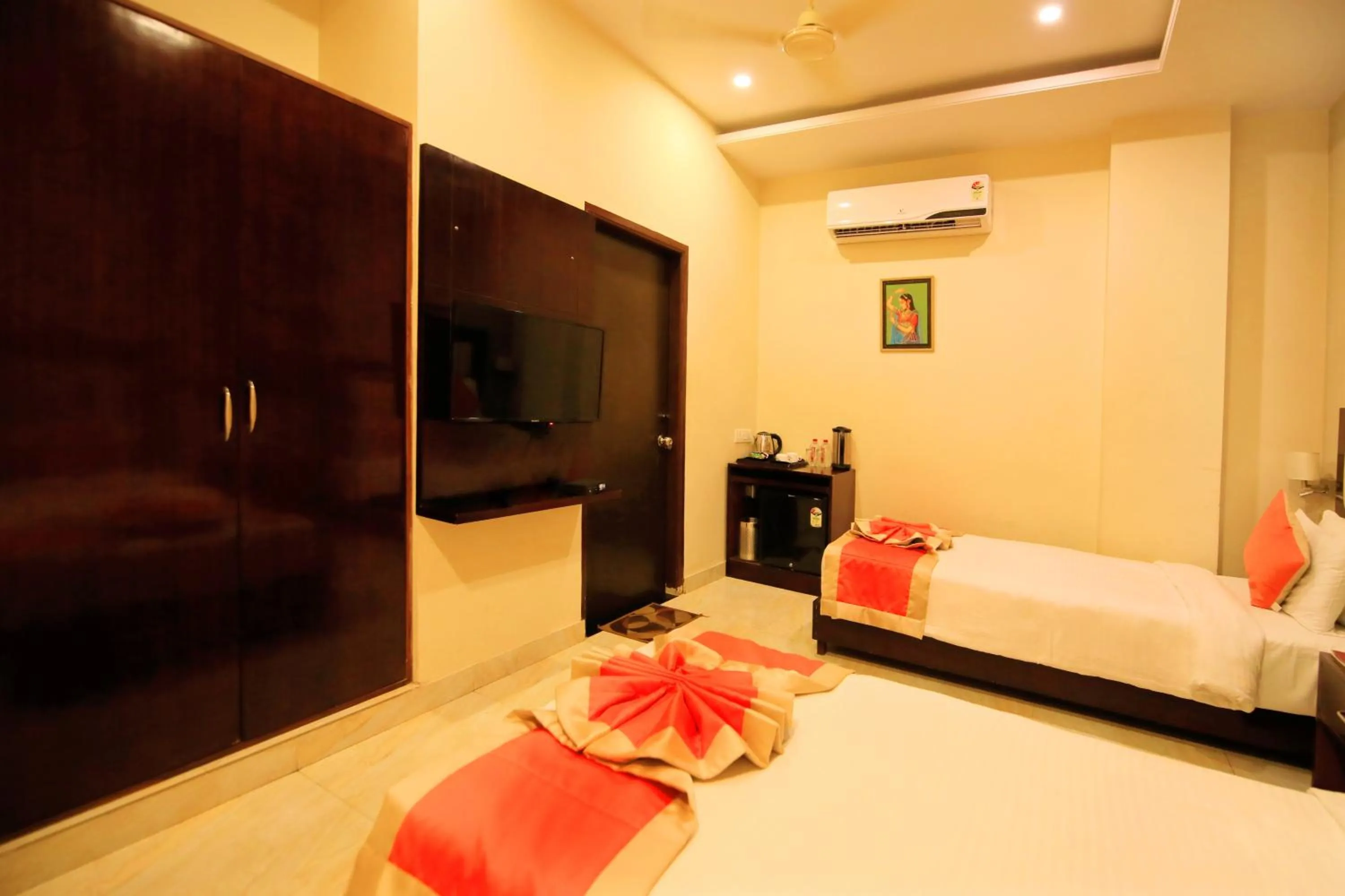 TV and multimedia, Bed in V One Pride