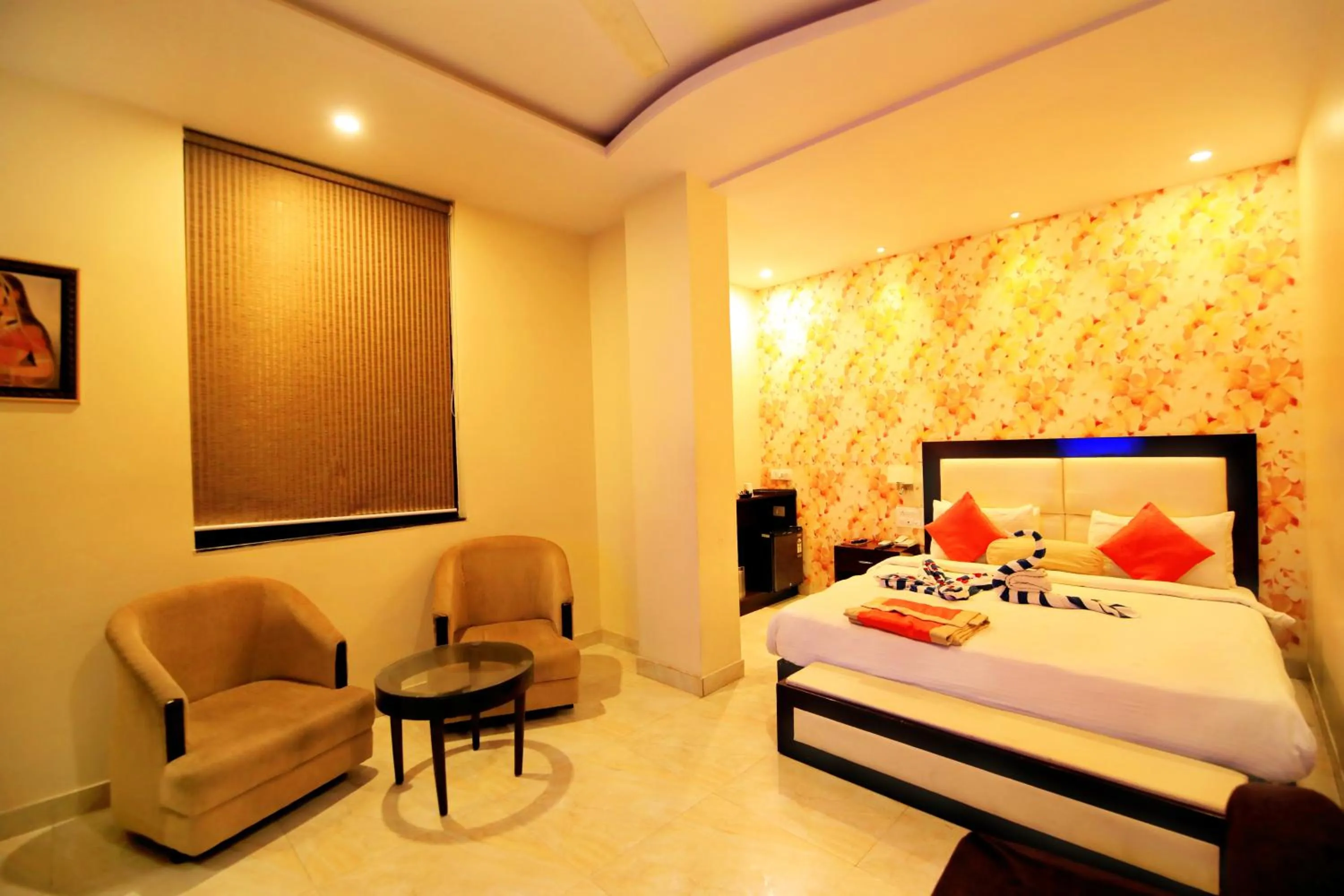 Photo of the whole room, Bed in V One Pride