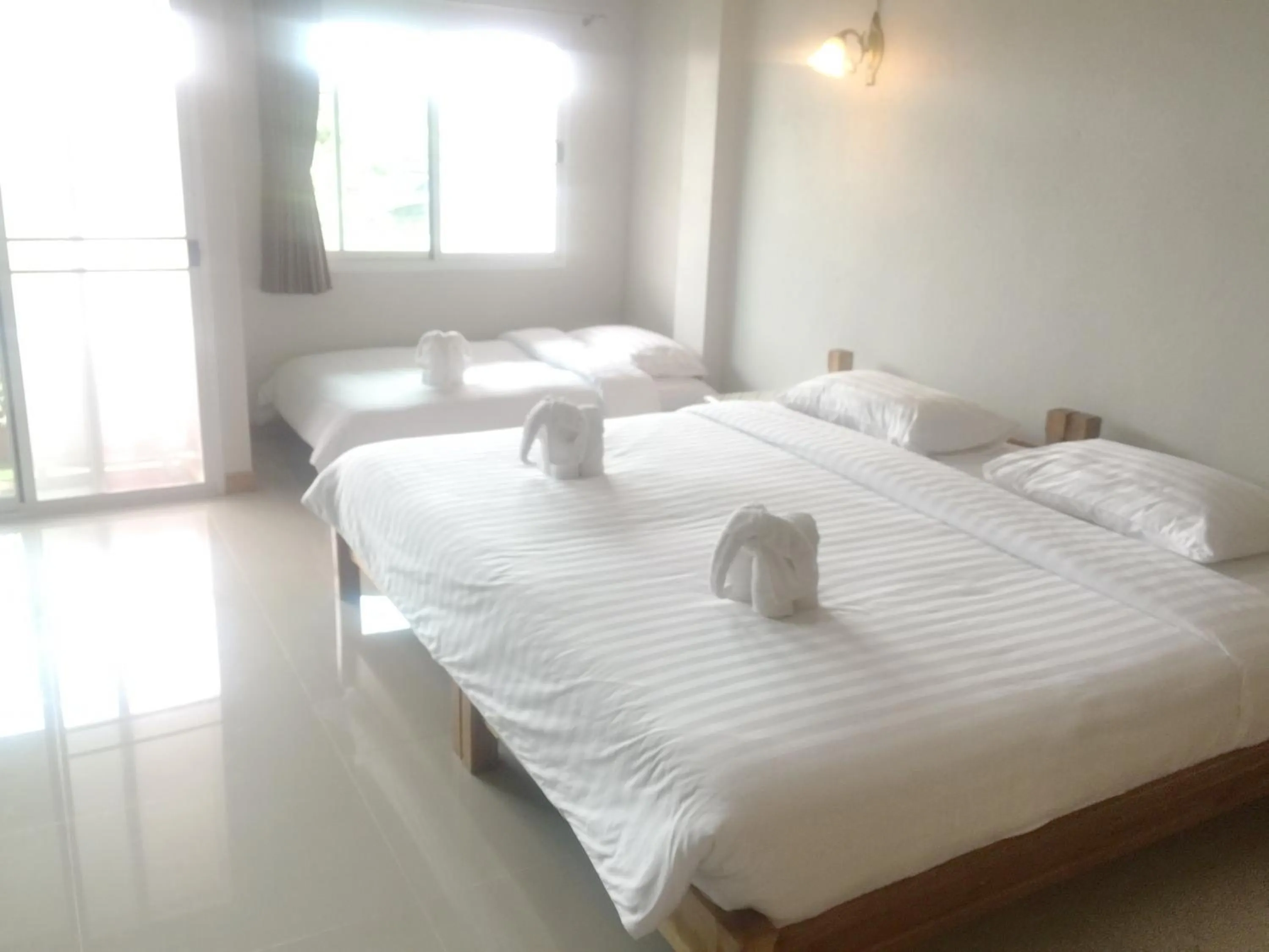 Bed in Baan Bangrak Residence