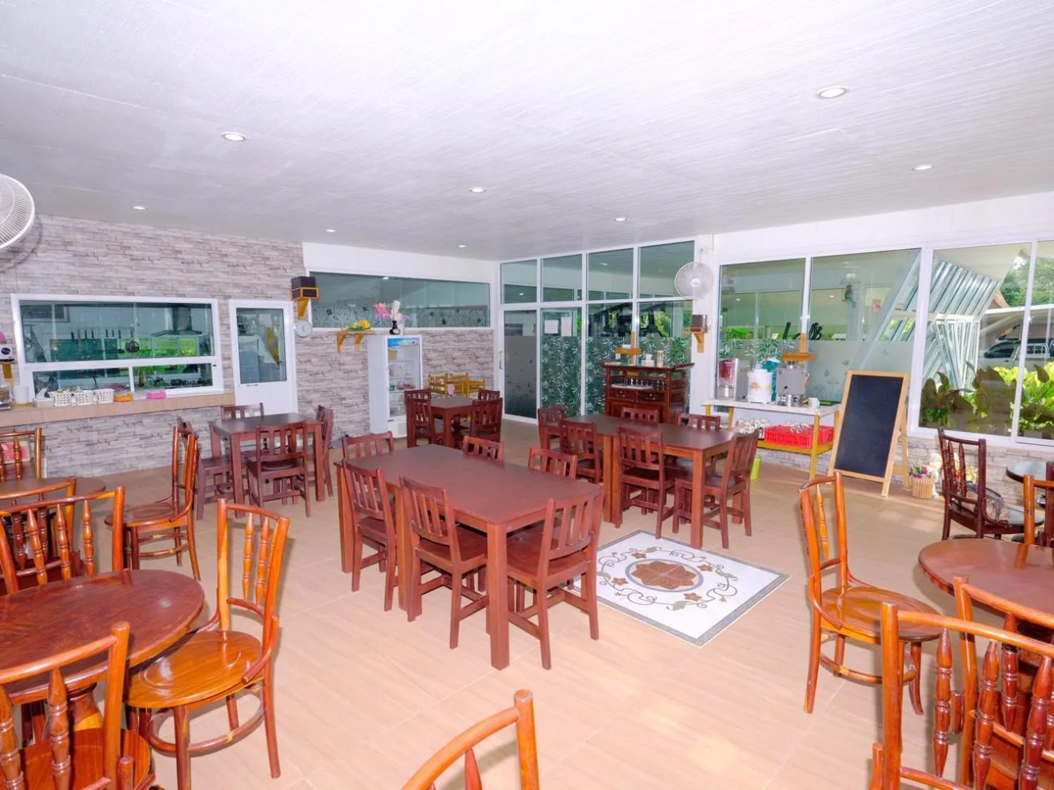 Restaurant/places to eat in Baan Bangrak Residence