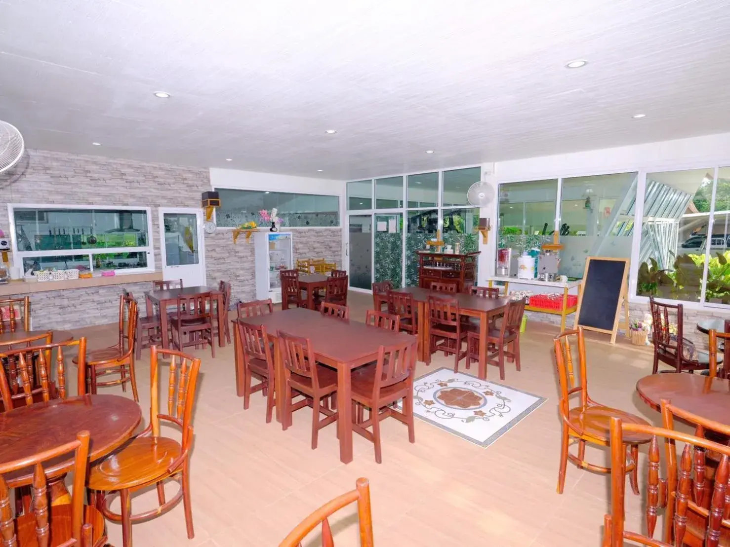 Restaurant/places to eat in Baan Bangrak Residence Restaurant/places to eat in Baan Bangrak Residence