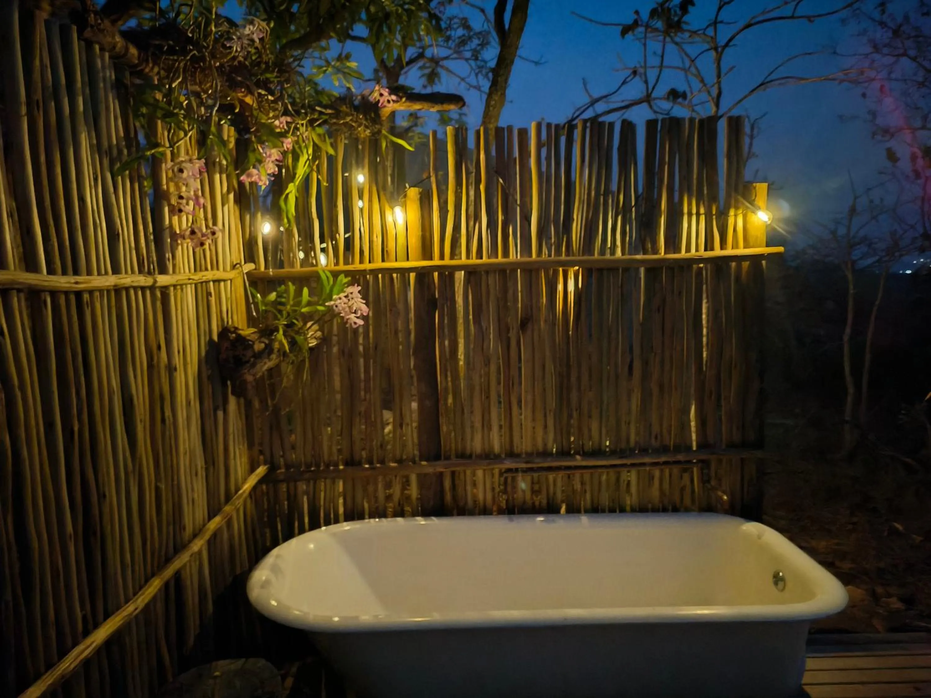 Open Air Bath in Eloff Guest House and Gallery