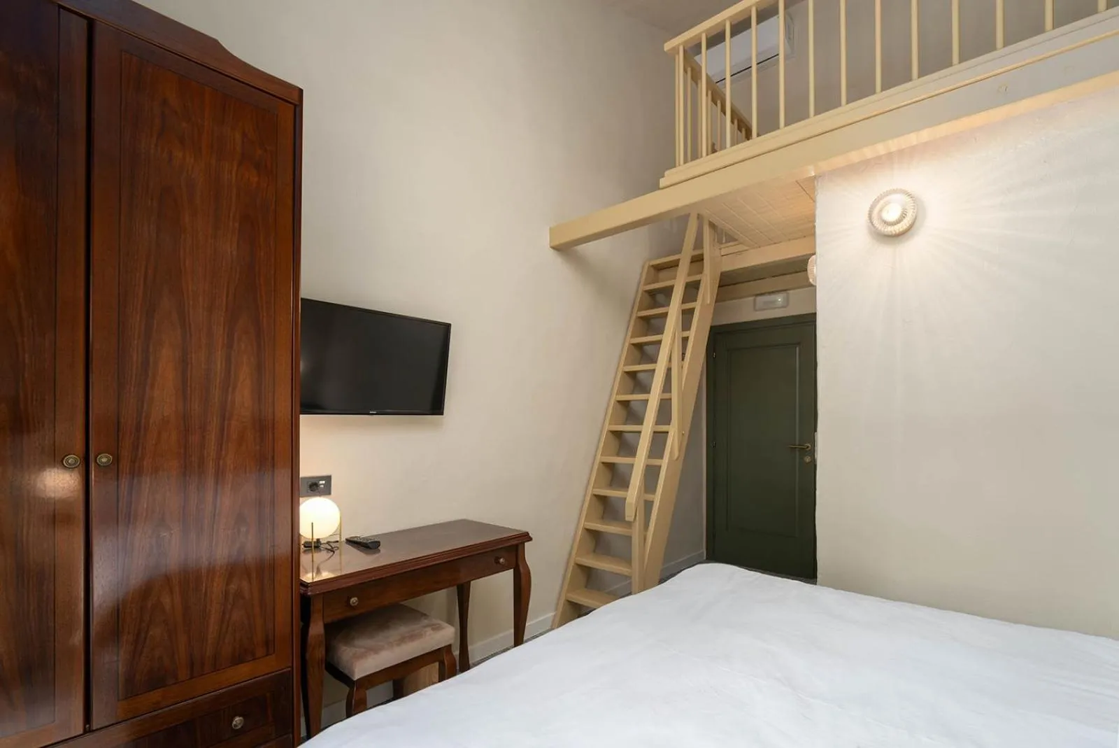 Bedroom, Bed in Boutique Hotel Paradiso