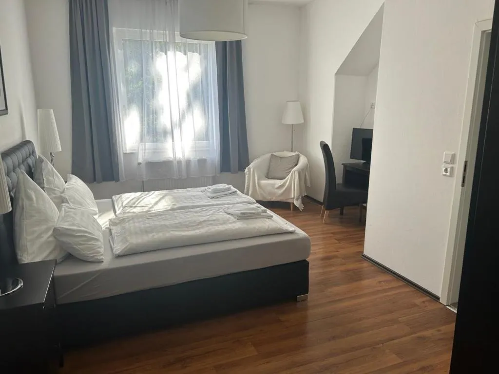 Photo of the whole room, Bed in Dötlinger Hof