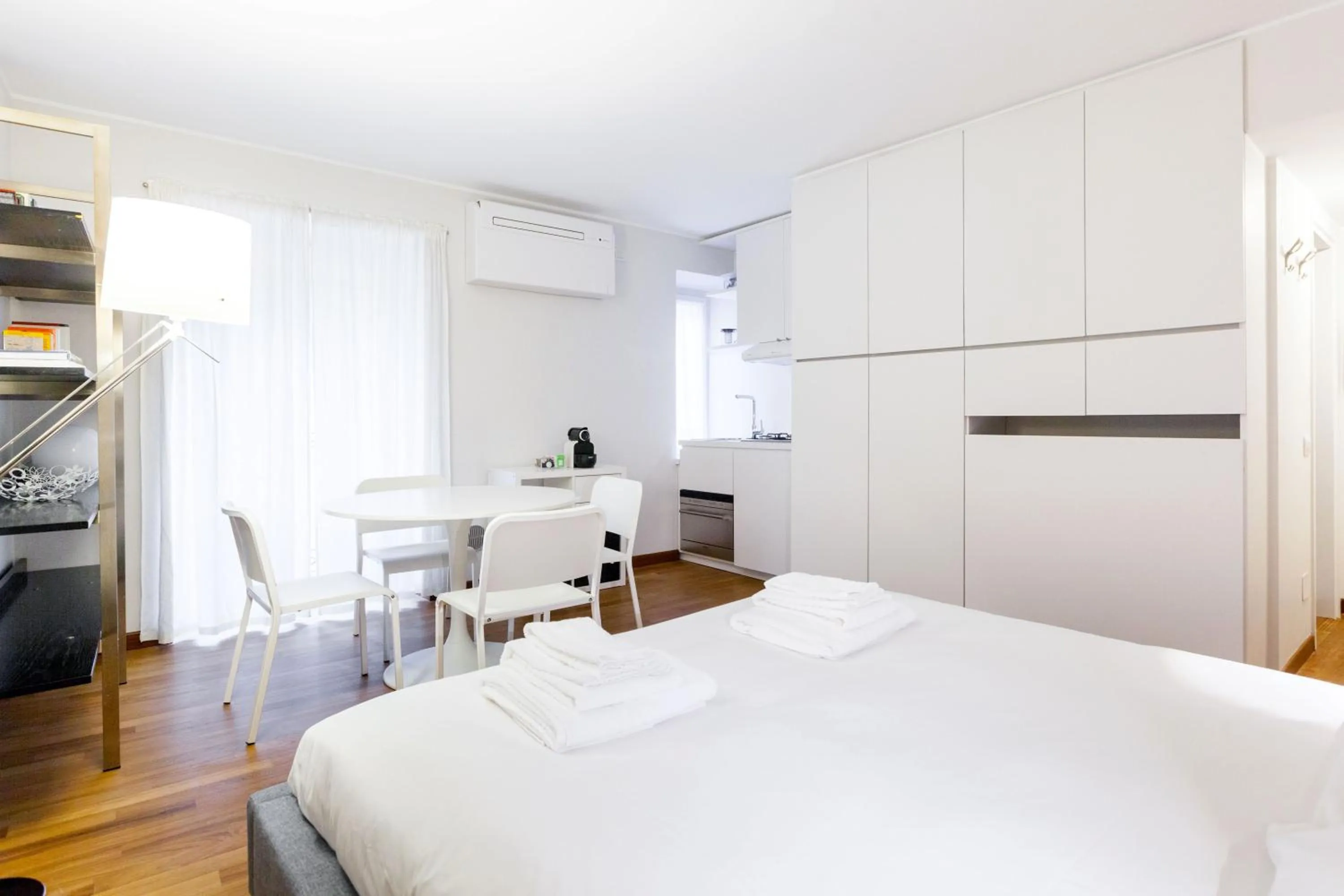 Living room, Bed in easyhomes - Spiga Suite