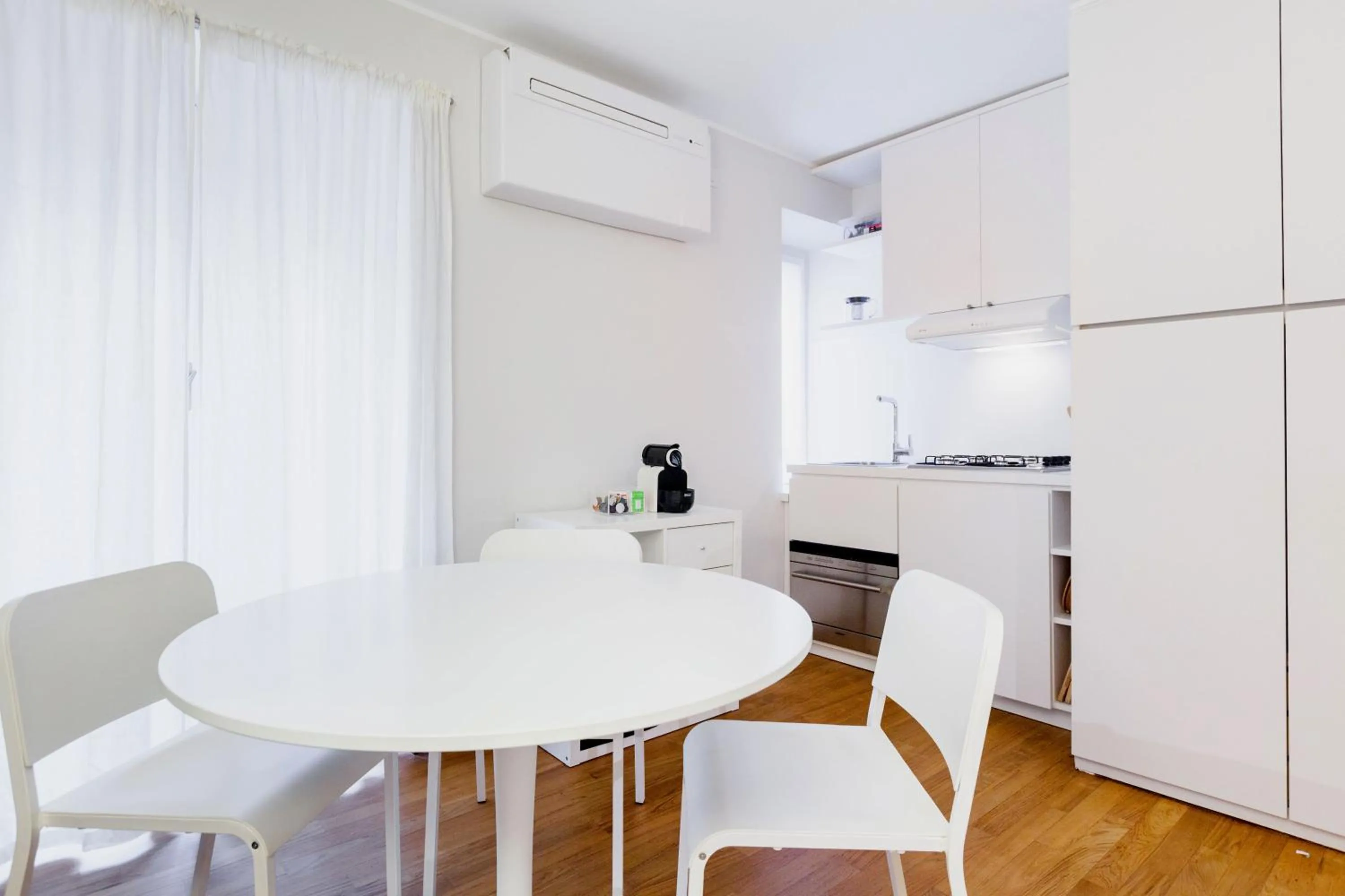 Dining area in easyhomes - Spiga Suite