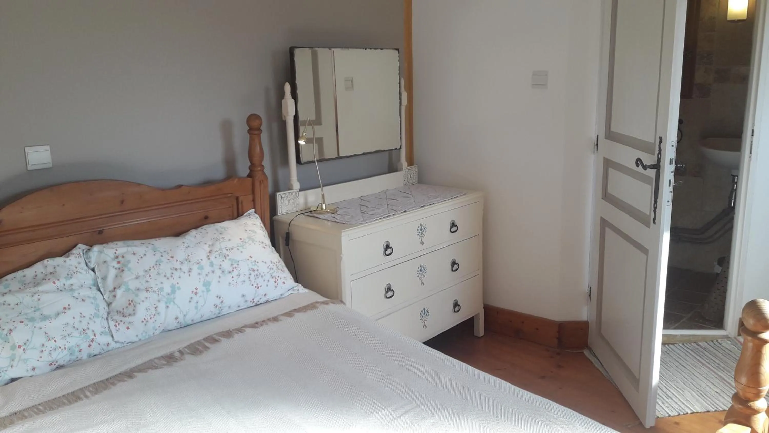 Bedroom in Maison Aux Lavandes B&B