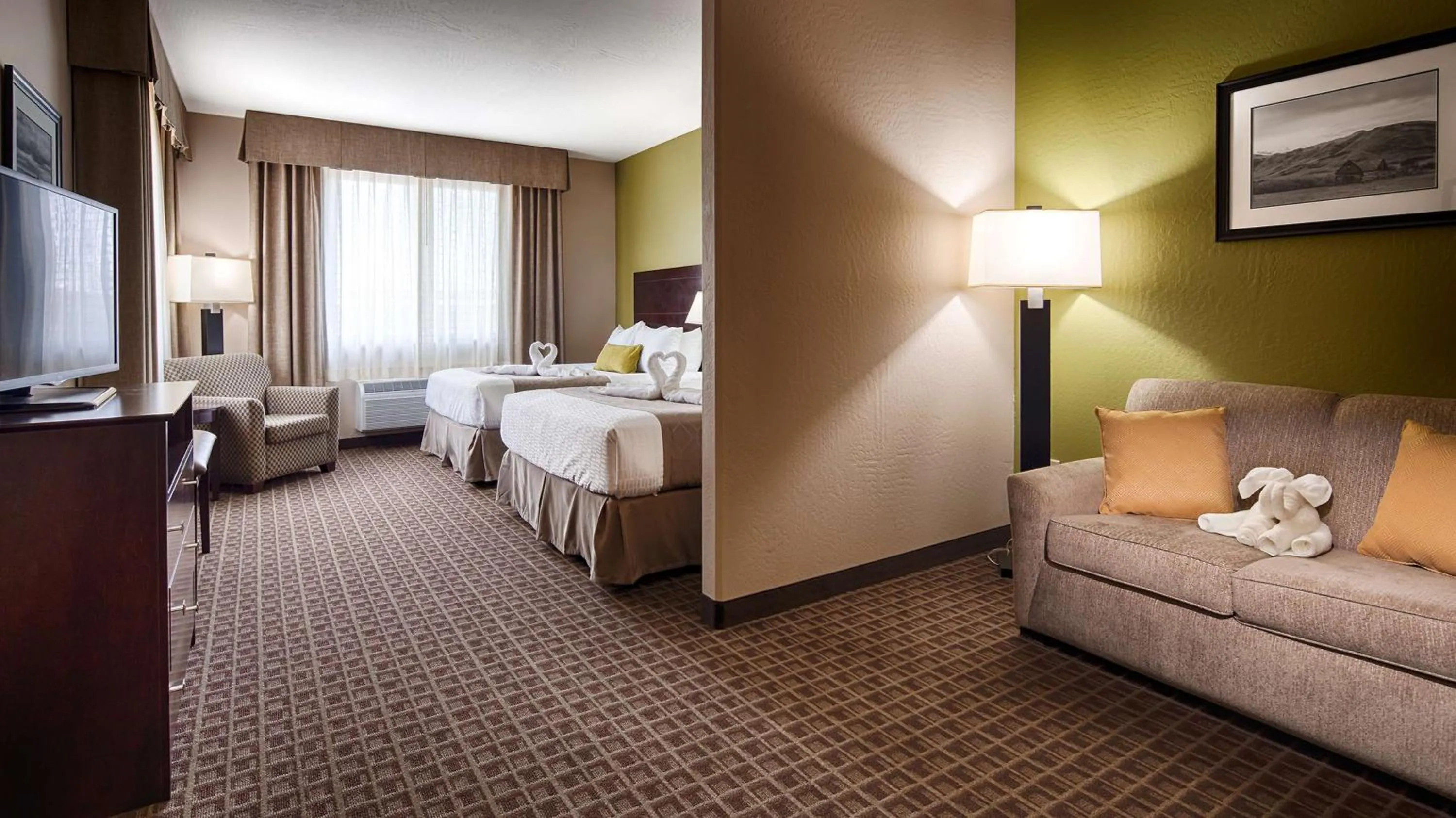 Queen Suite with Two Queen Beds and Sofa Bed - Roll-In Shower/Disability Access in Best Western Plus Havre Inn & Suites