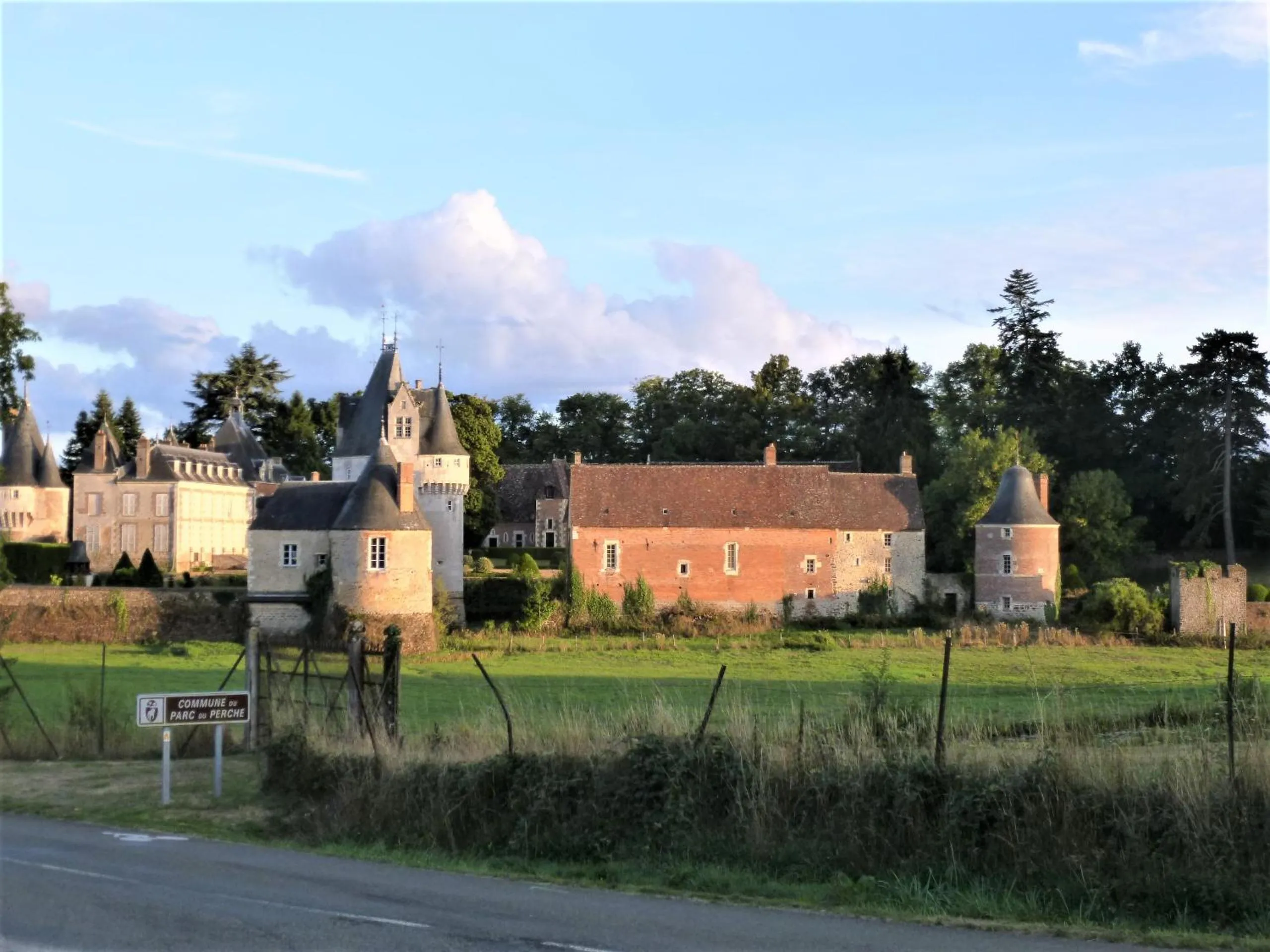 Nearby landmark in La Sauleraie