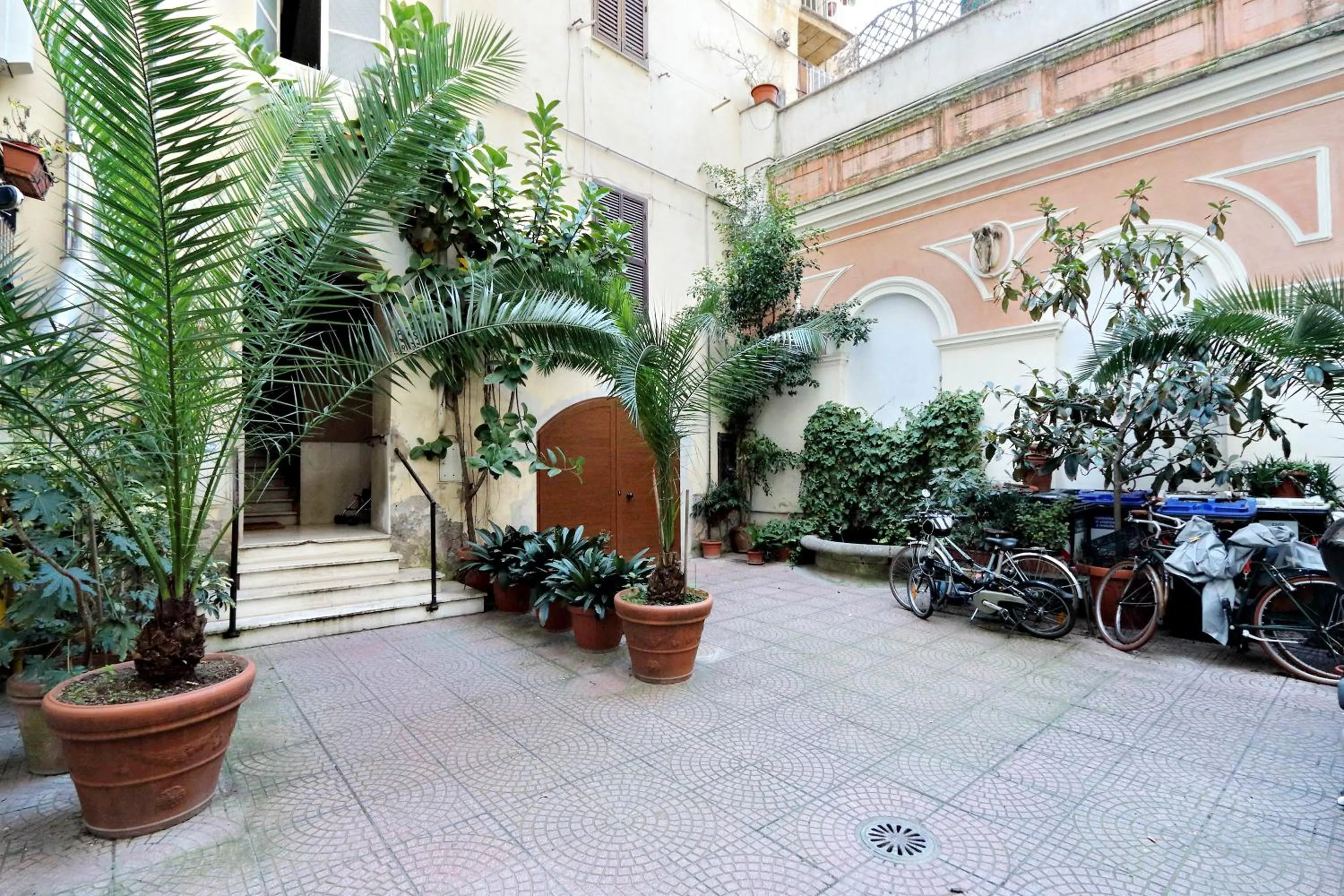 Facade/entrance in RomeAsYouLike-Monti Experience 295