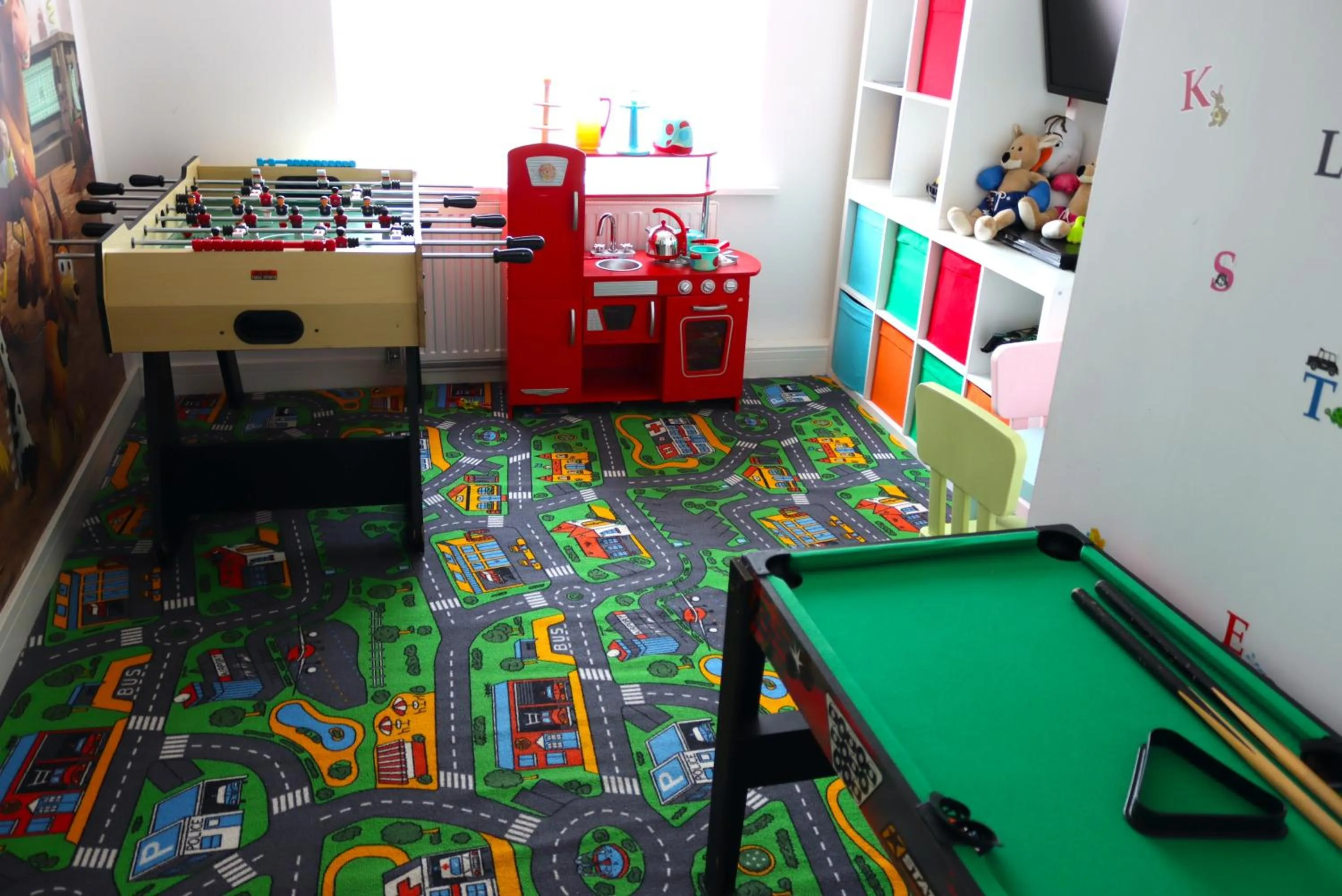 Kids's club in Four Corners Holiday Home Hot Tub & Sauna