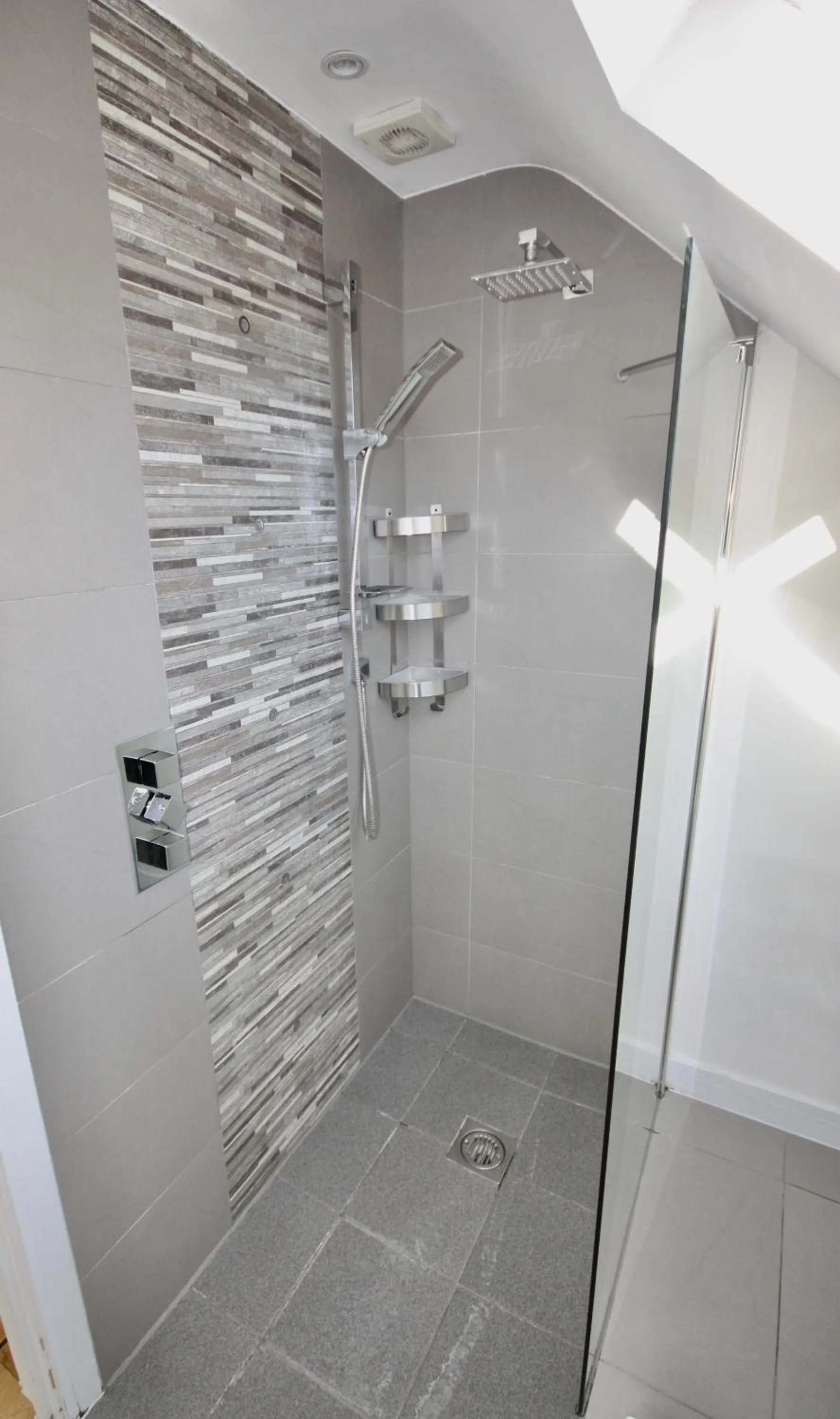 Shower in Four Corners Holiday Home Hot Tub & Sauna