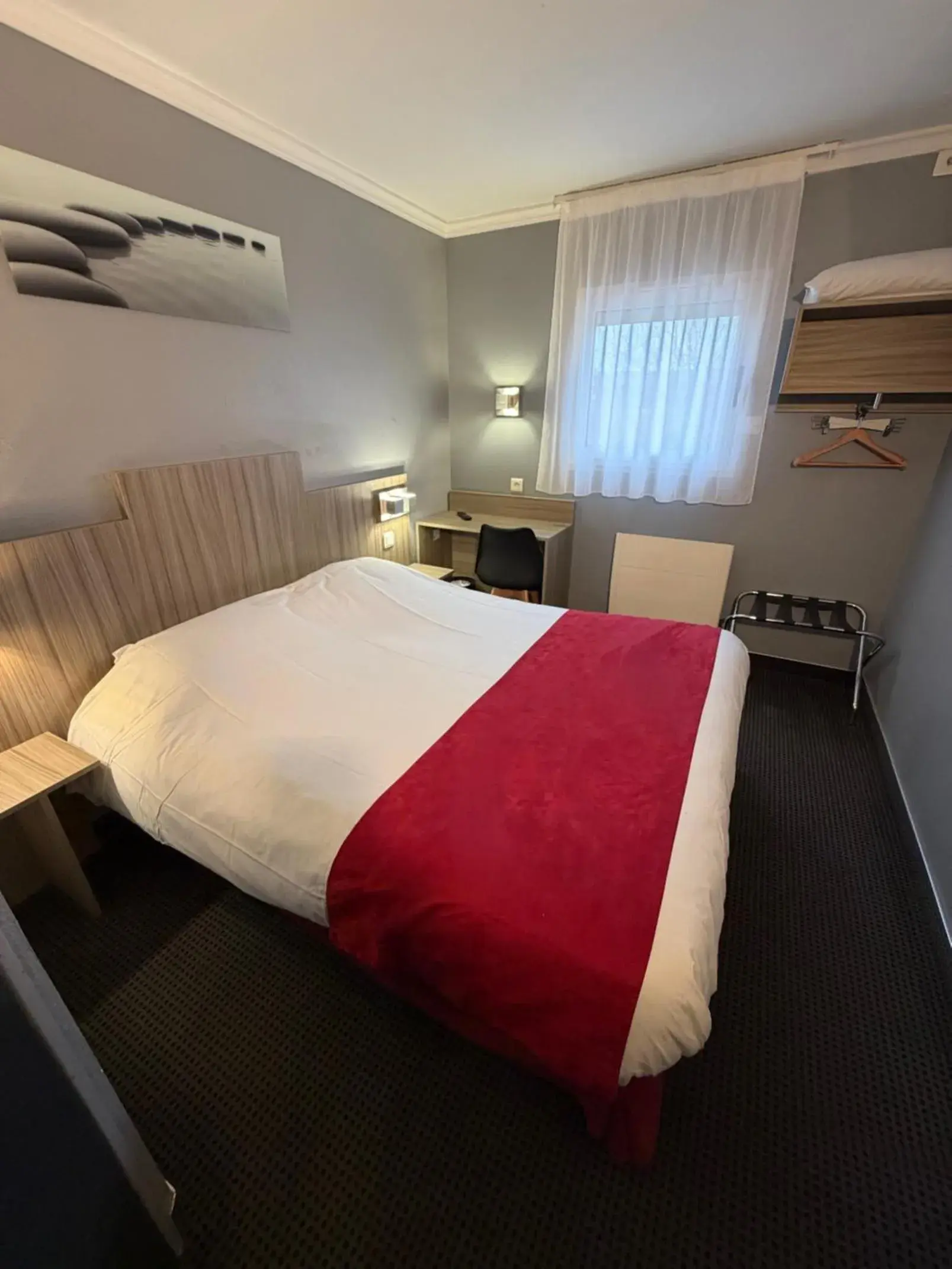 Bed in initial by balladins Amiens / Longueau Bed in initial by balladins Amiens / Longueau