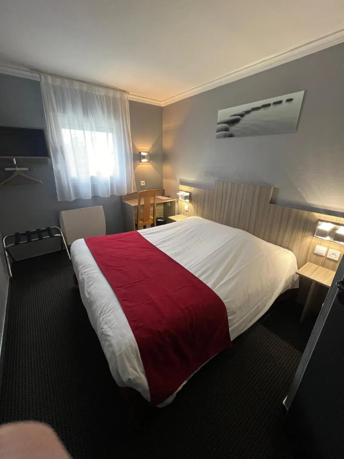 Bed in initial by balladins Amiens / Longueau