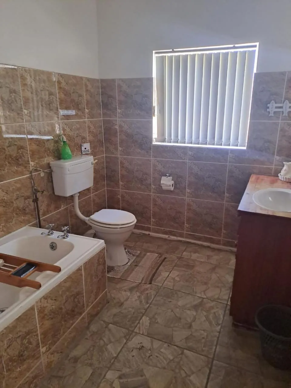 Toilet in Breaking Dawn