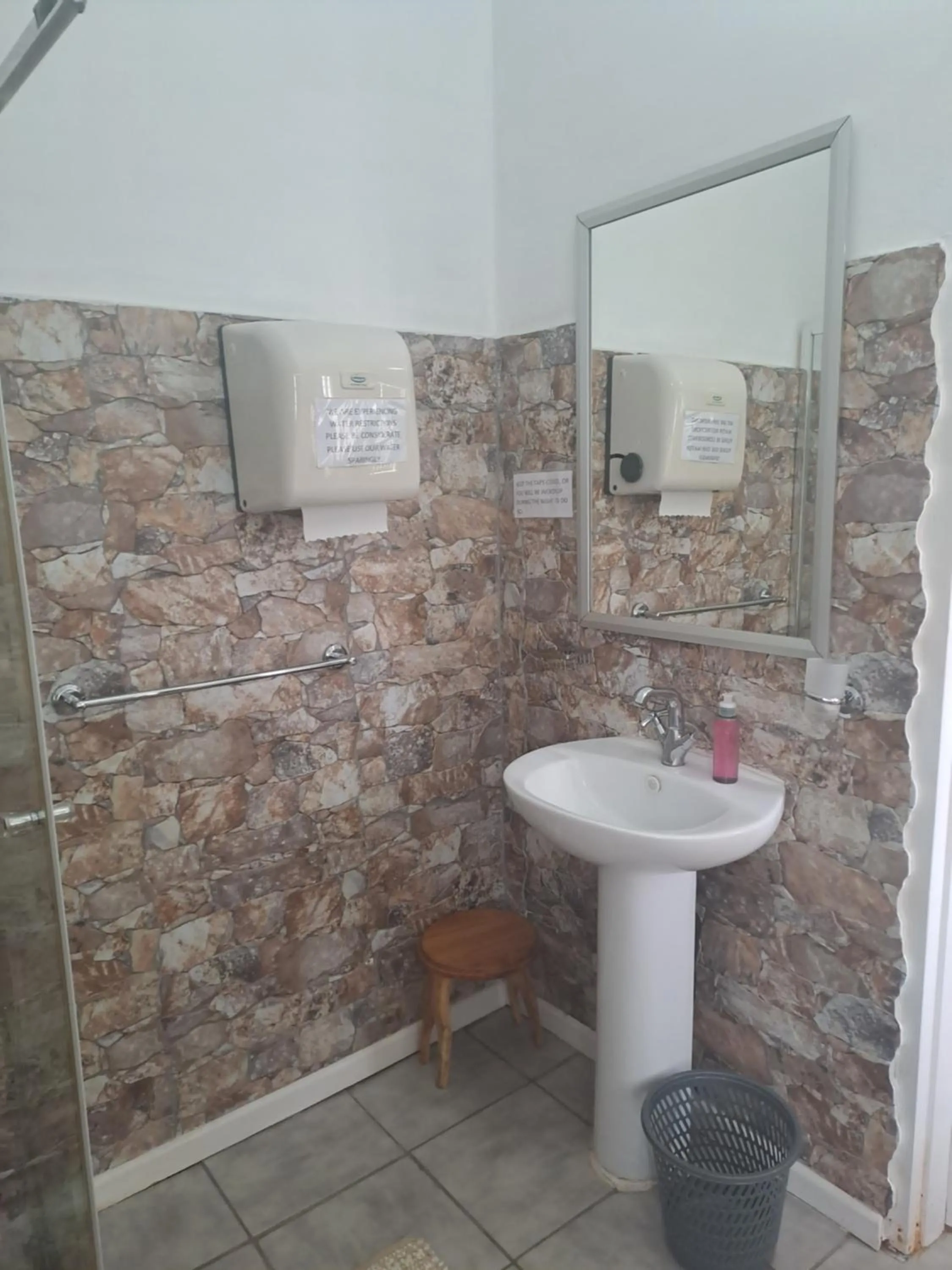 Bathroom in Breaking Dawn