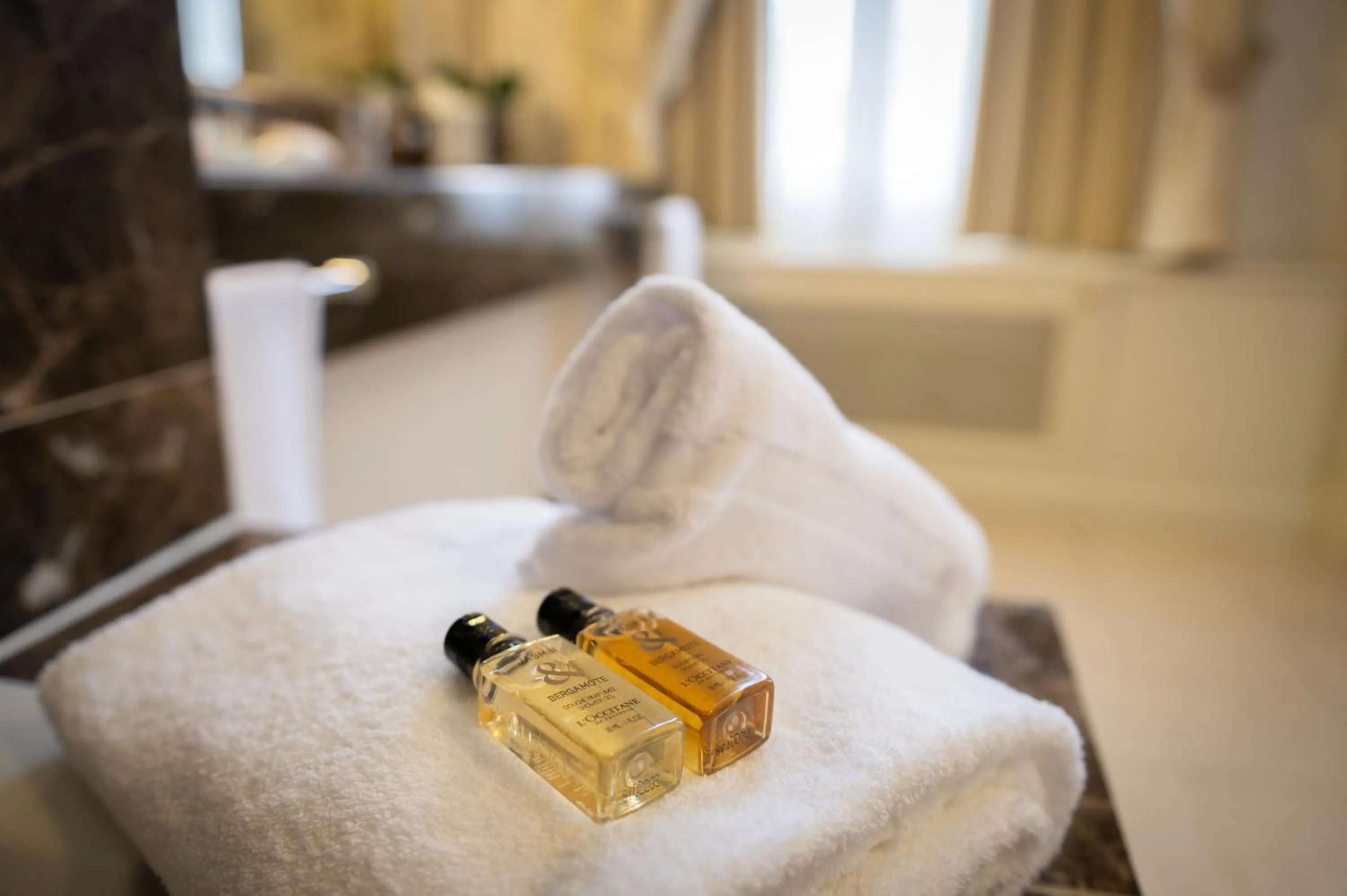 Bathroom, Bed in Dukes' Palace Brugge - by Dukes' Hotel Collection