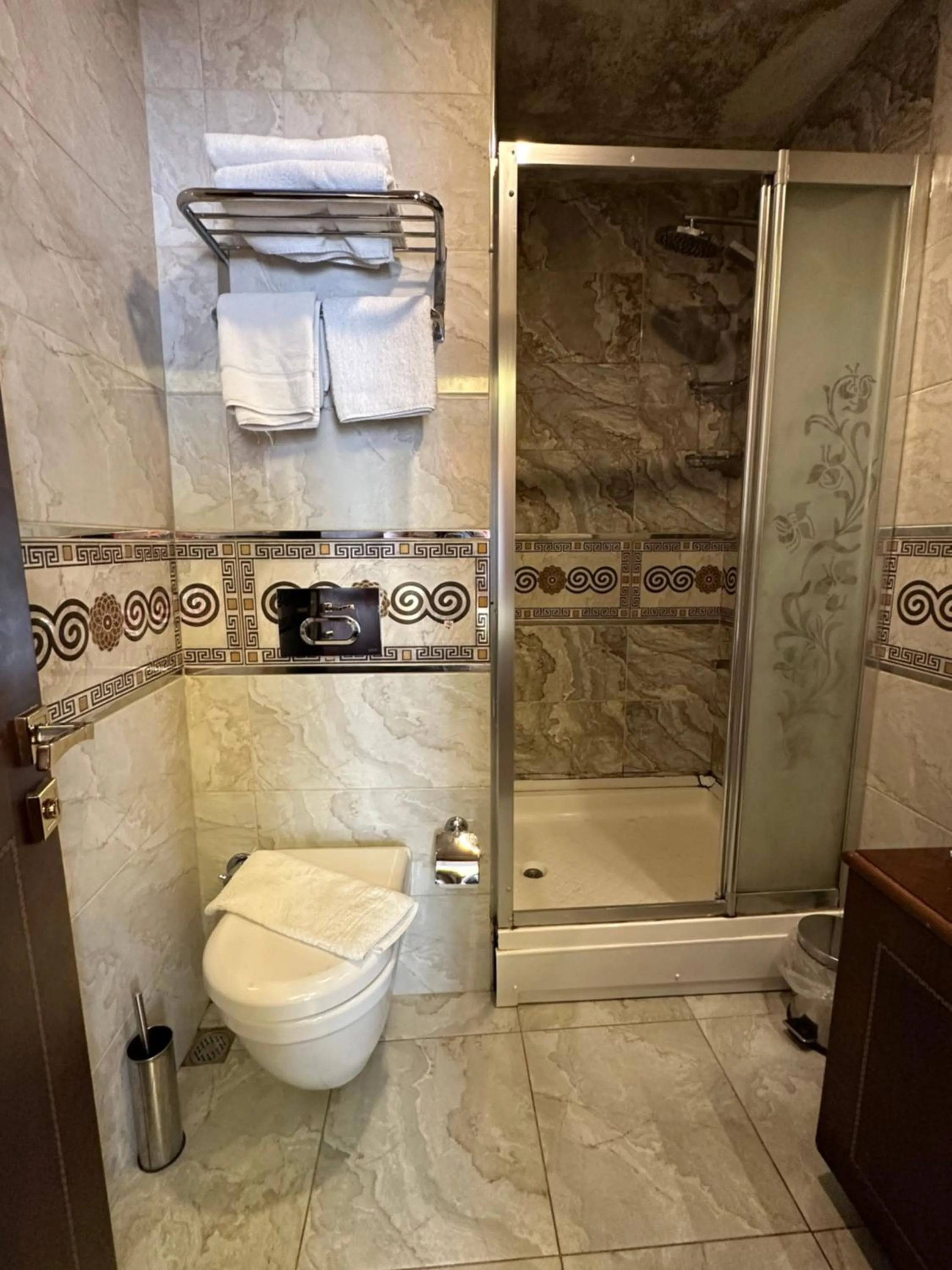 Shower in Napolyon hotel