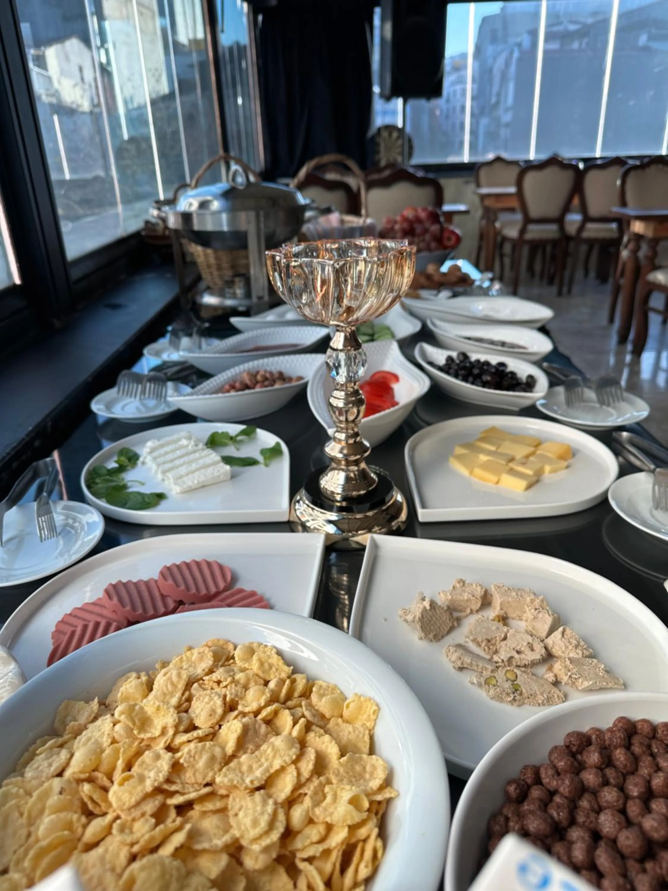 Restaurant/places to eat in Napolyon hotel