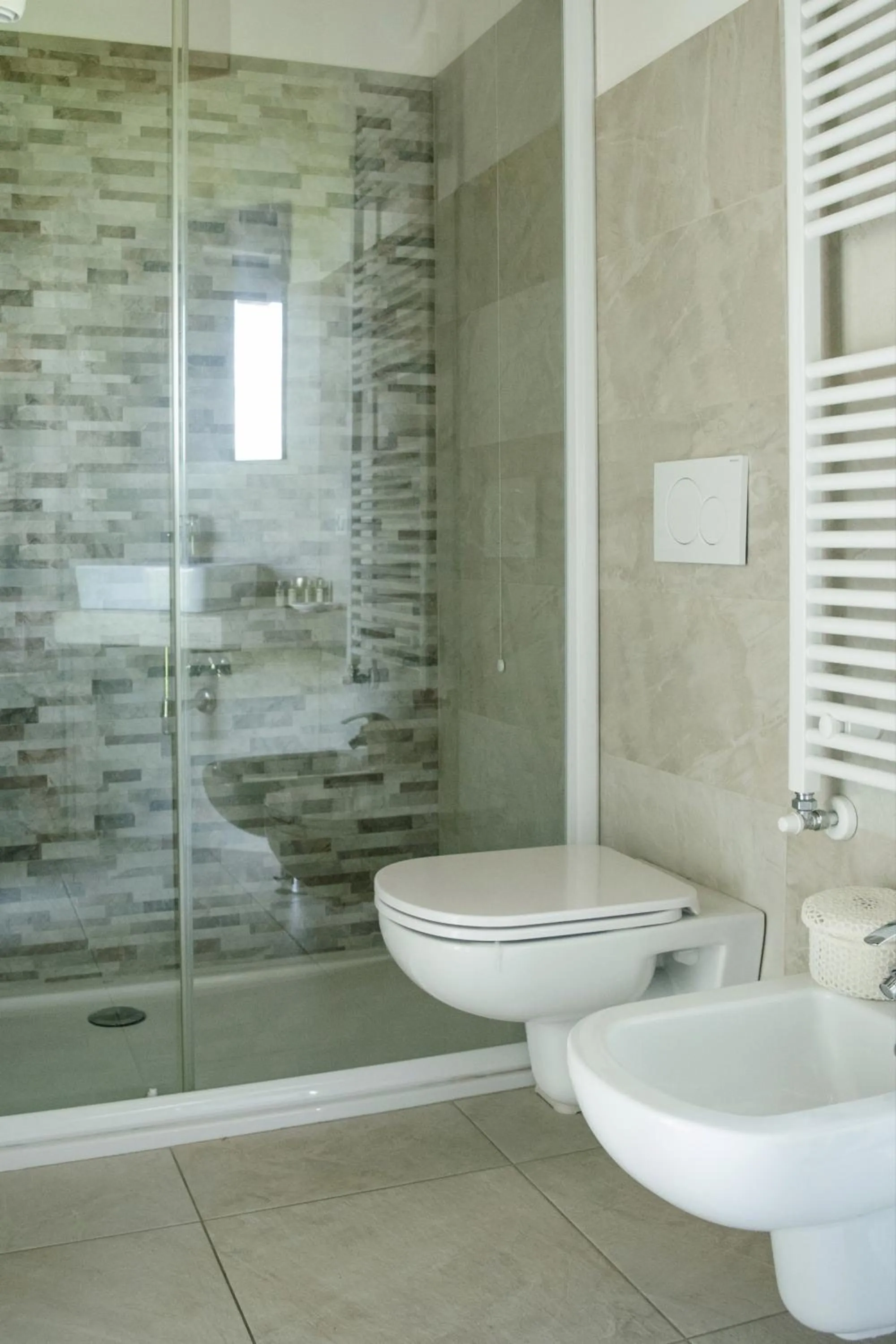 Toilet in Rama Relais