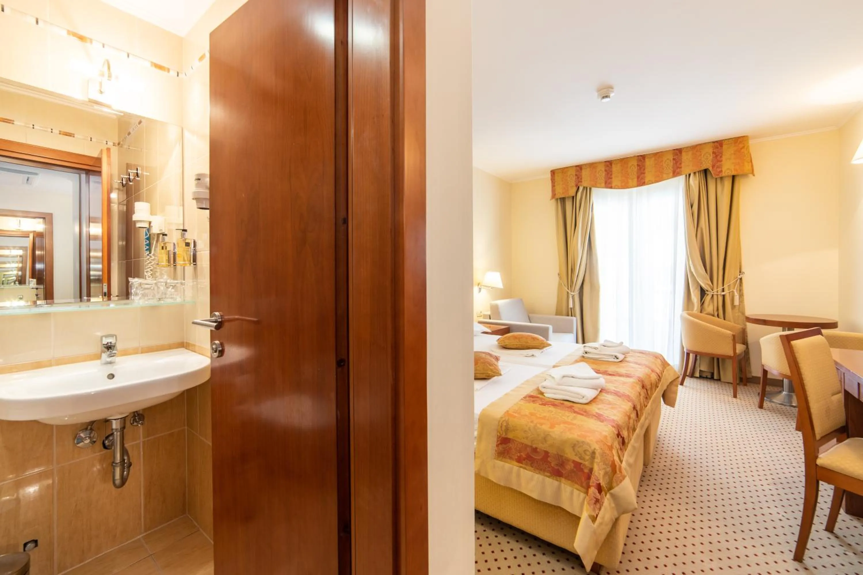 Photo of the whole room, Bed in Hotel Bella Vista