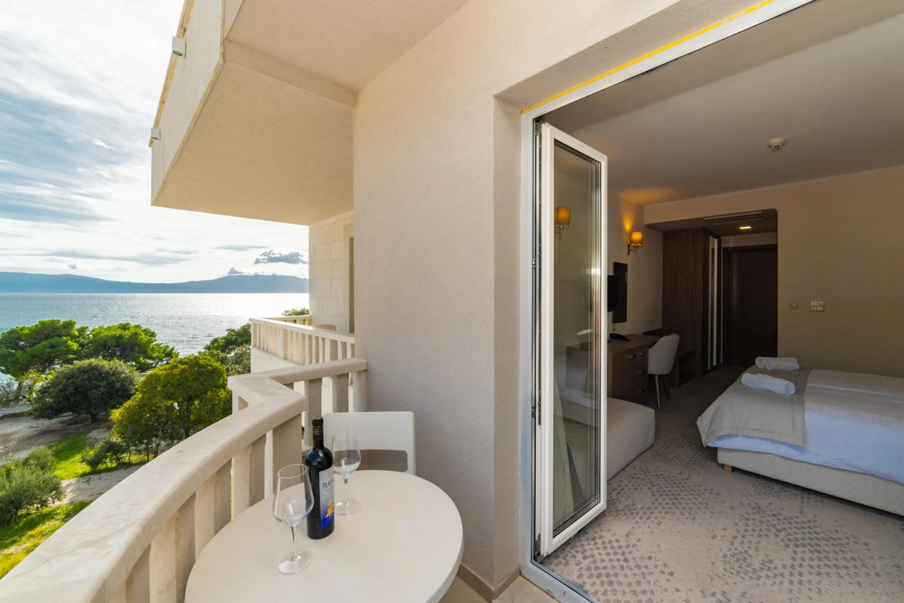 Balcony/Terrace, Bed in Hotel Bella Vista