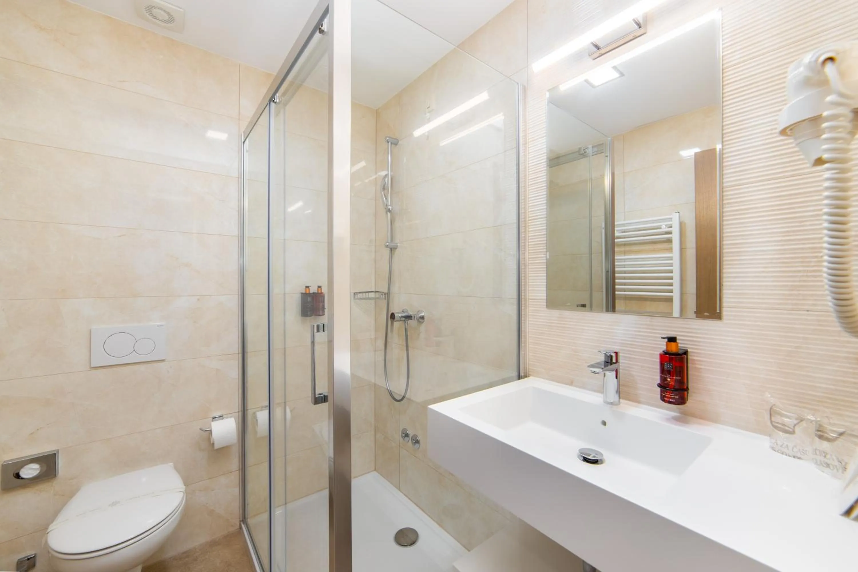 Bathroom in Hotel Bella Vista