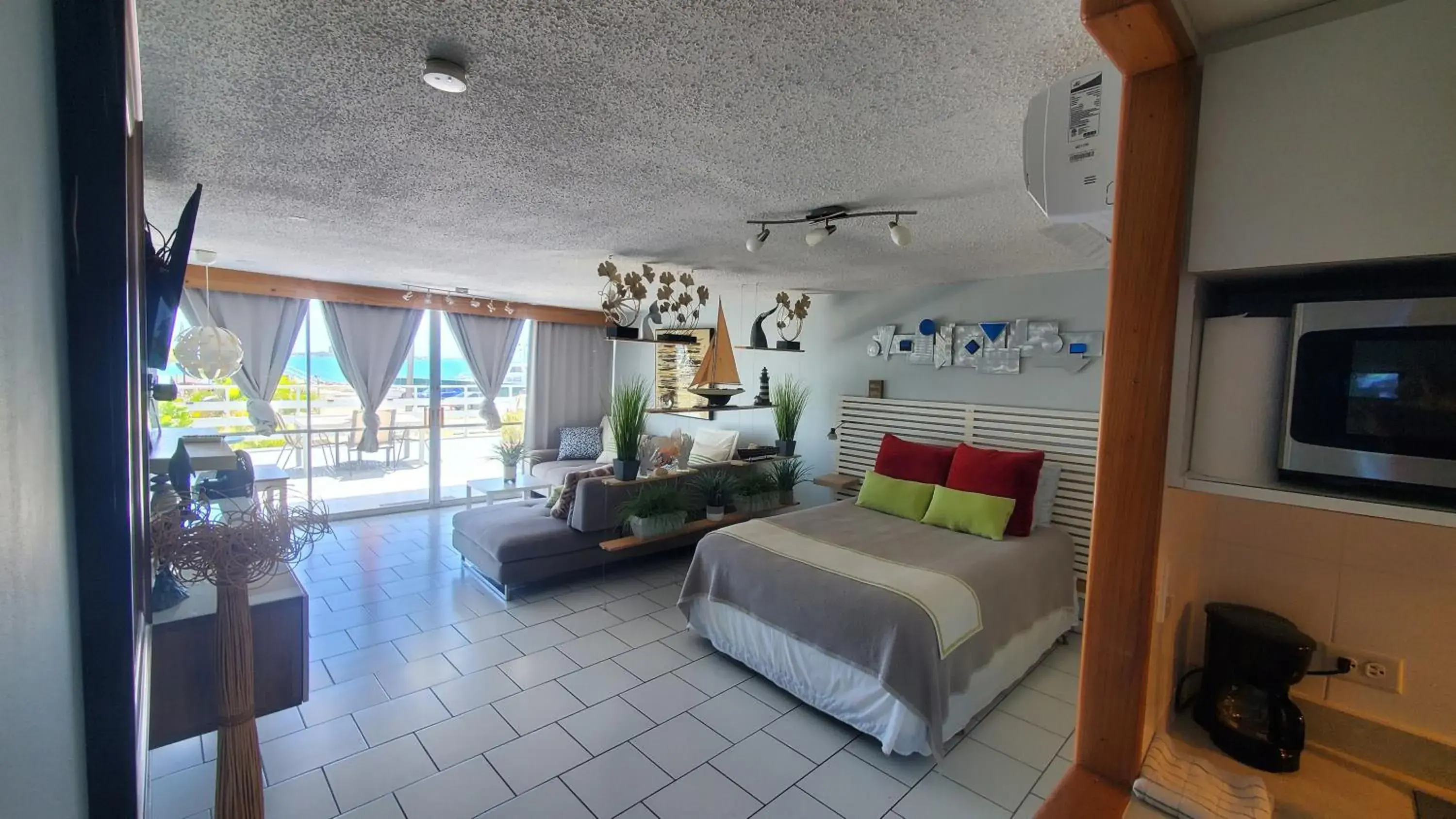 Cozy Apartment, Ocean Front Cozy Apartment, Ocean Front