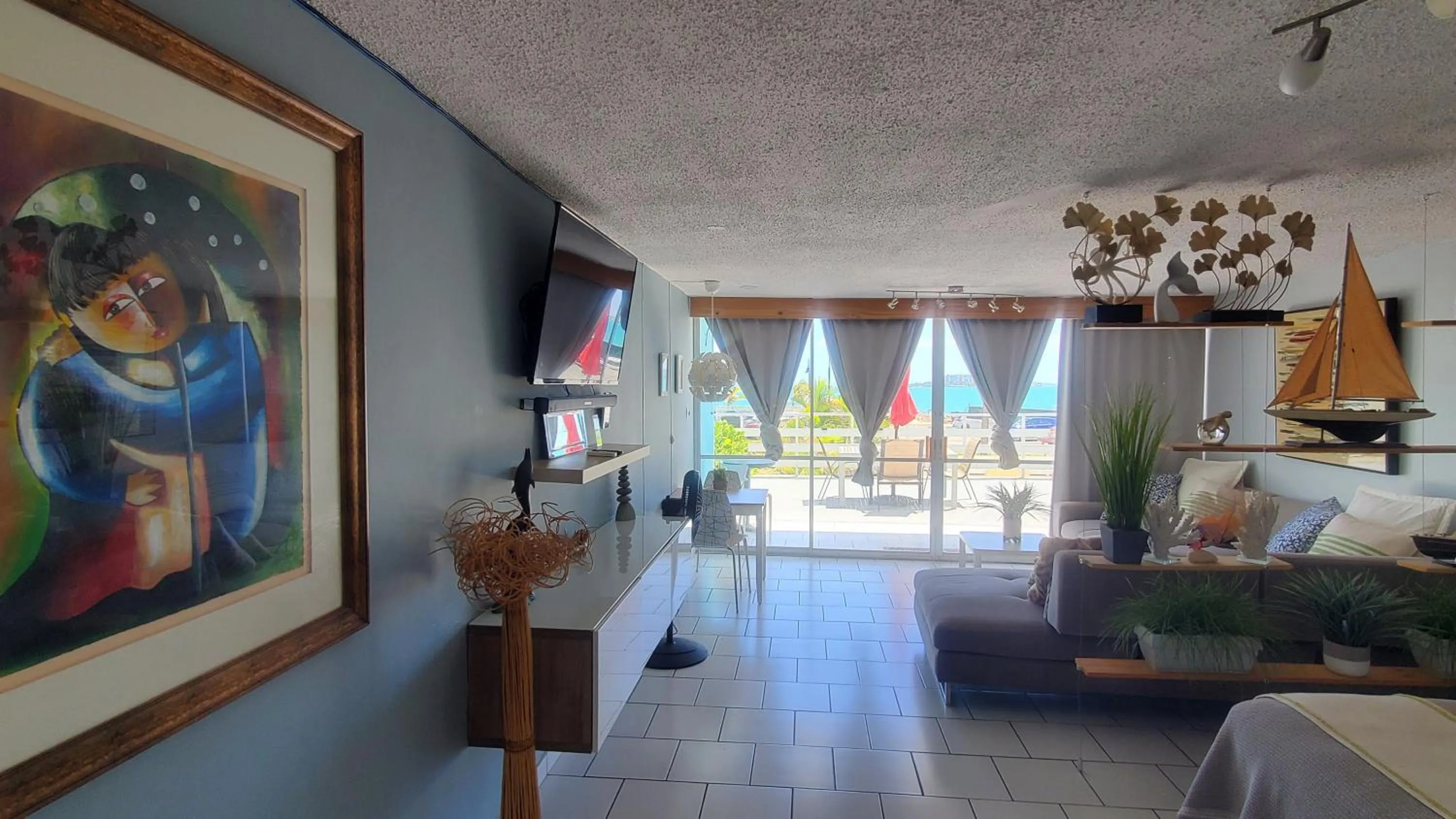 Cozy Apartment, Ocean Front