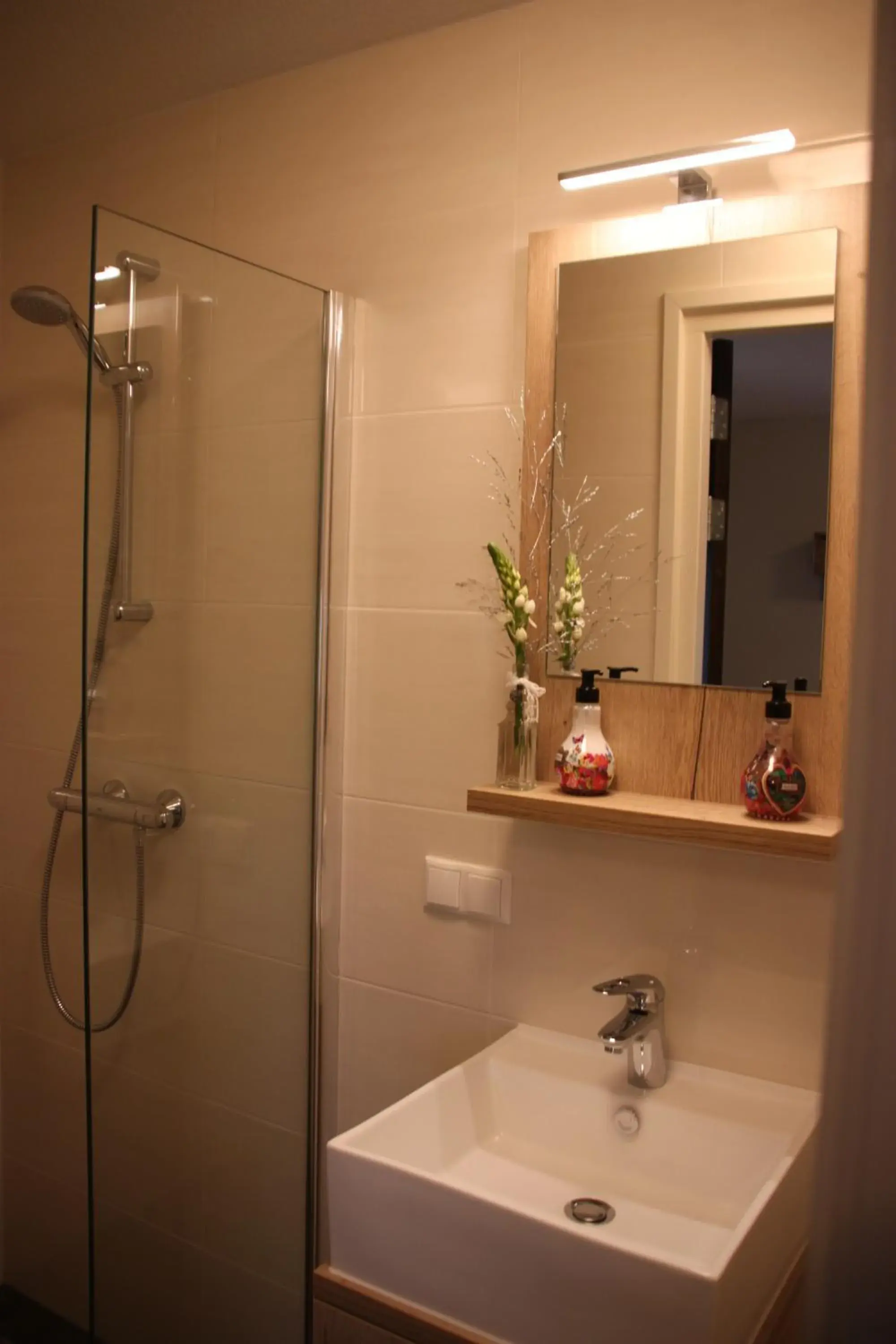 Twin Room with Shower - single occupancy in Bed and Breakfast De Volkelse Hooiberg Twin Room with Shower - single occupancy in Bed and Breakfast De Volkelse Hooiberg