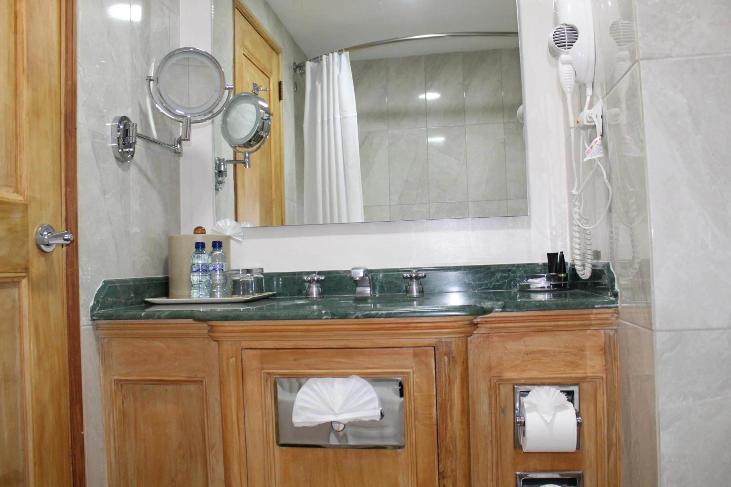 Bathroom in Hotel Las Americas