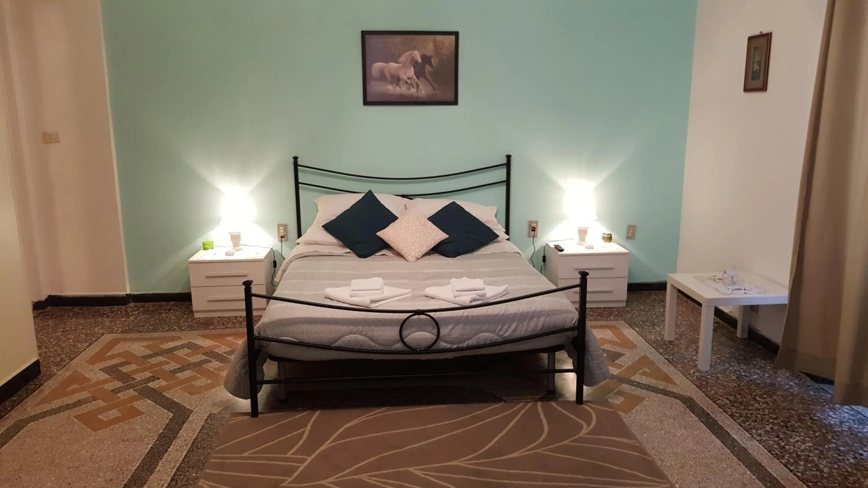 Photo of the whole room, Bed in Royal Suite