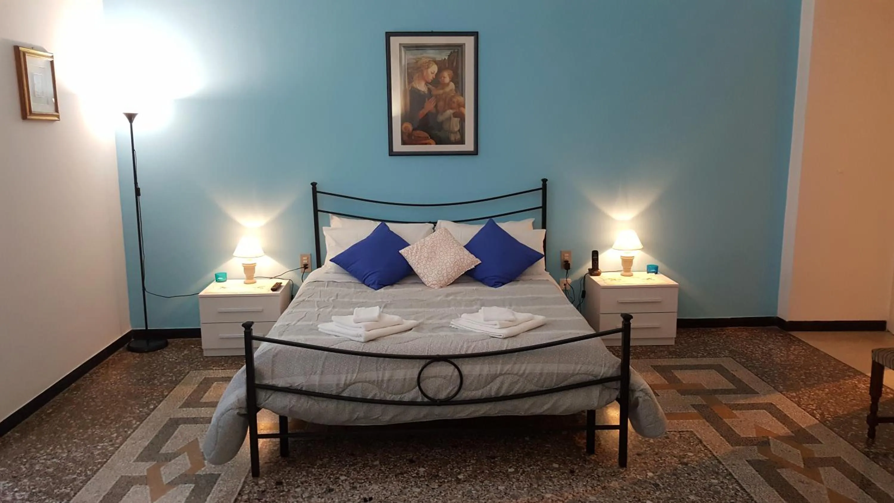 Photo of the whole room, Bed in Royal Suite