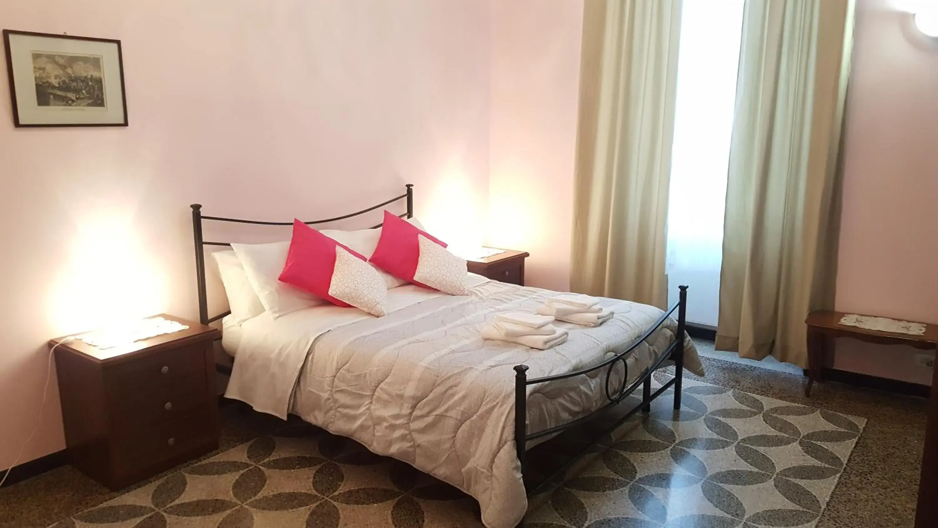 Photo of the whole room, Bed in Royal Suite Photo of the whole room, Bed in Royal Suite
