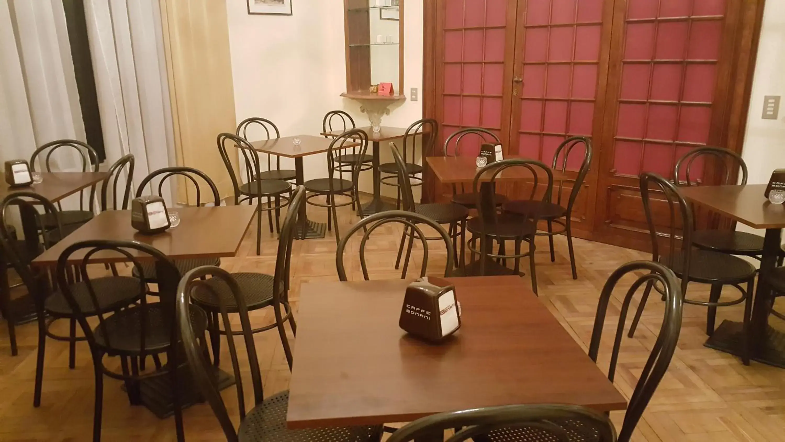 Restaurant/places to eat in Royal Suite Restaurant/places to eat in Royal Suite