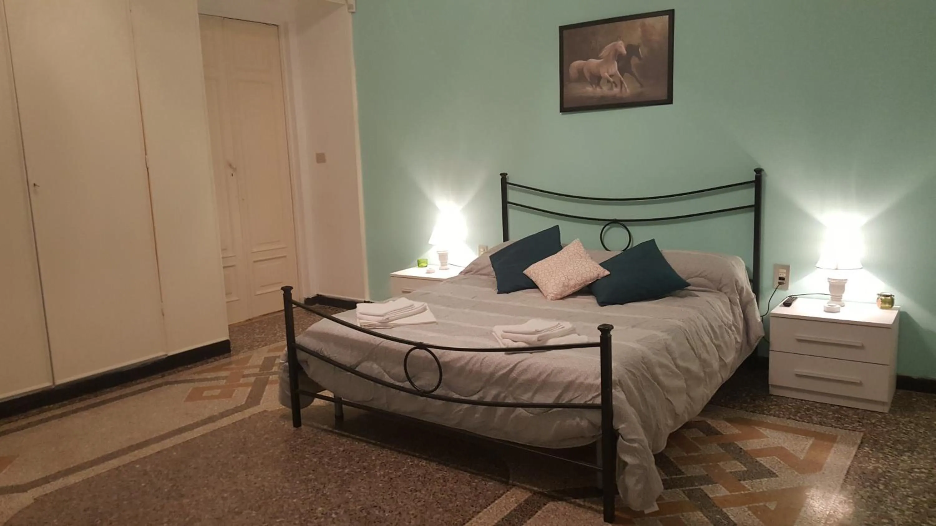 Photo of the whole room, Bed in Royal Suite