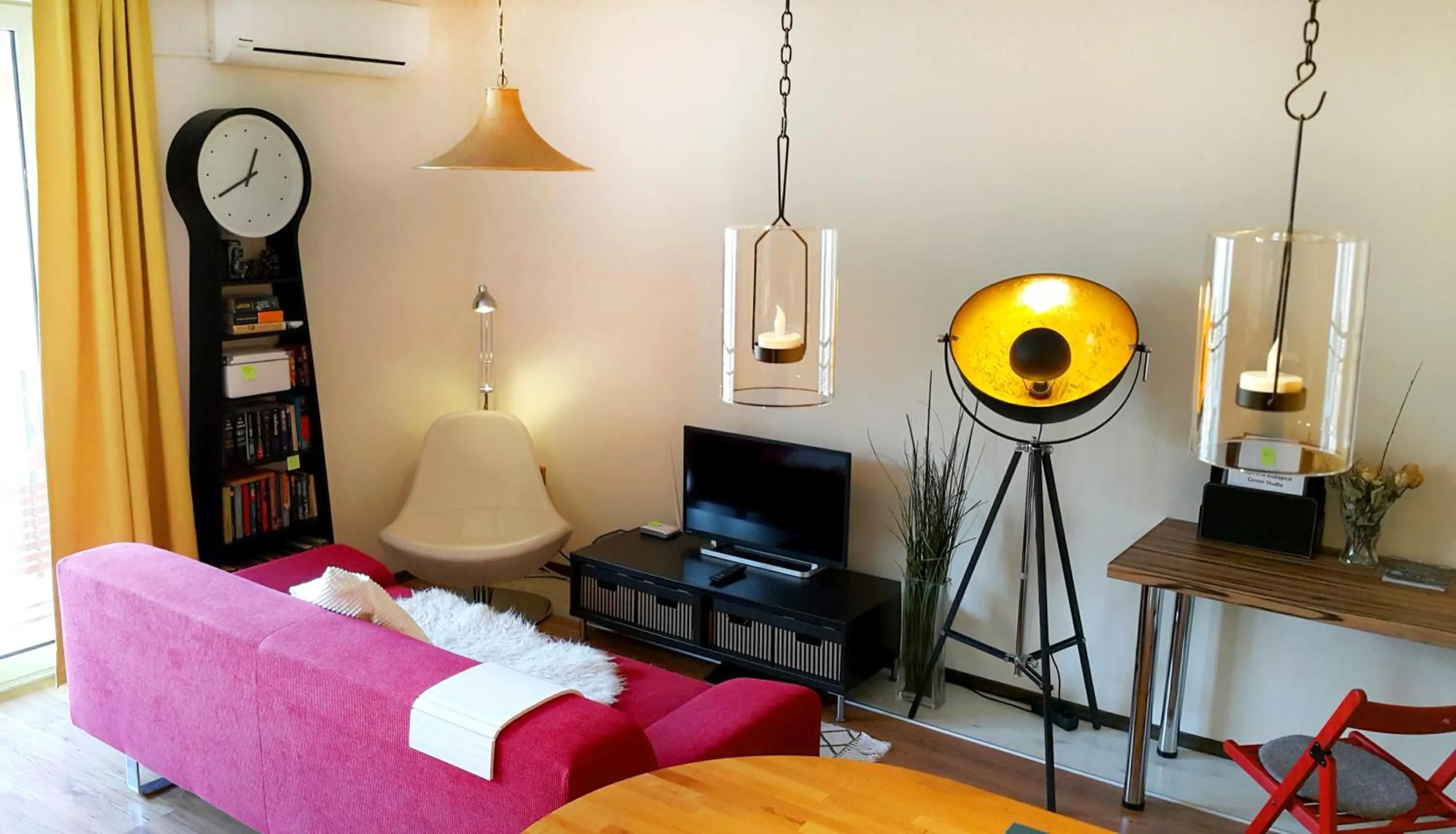 Photo of the whole room, Bed in Inspirarta Studio